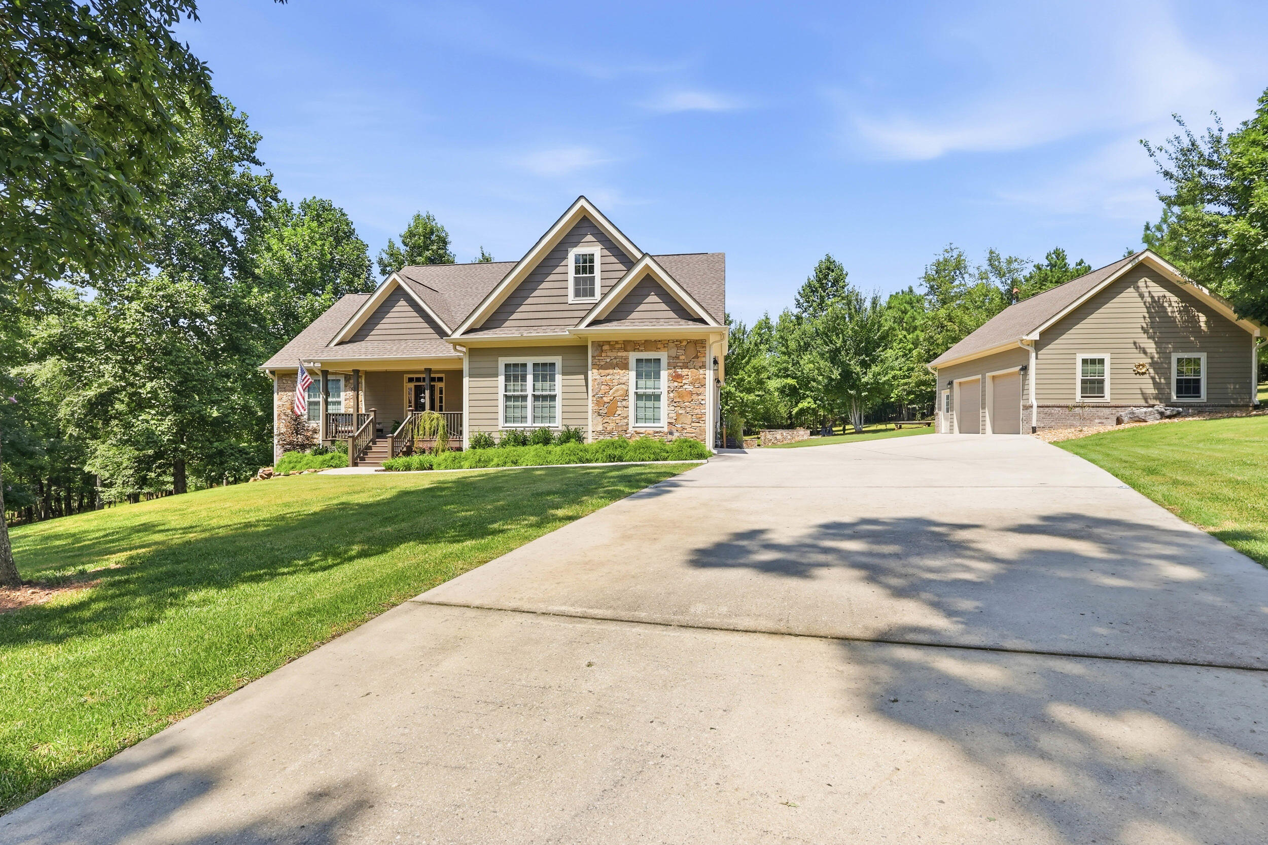 1625 River Bluffs Drive