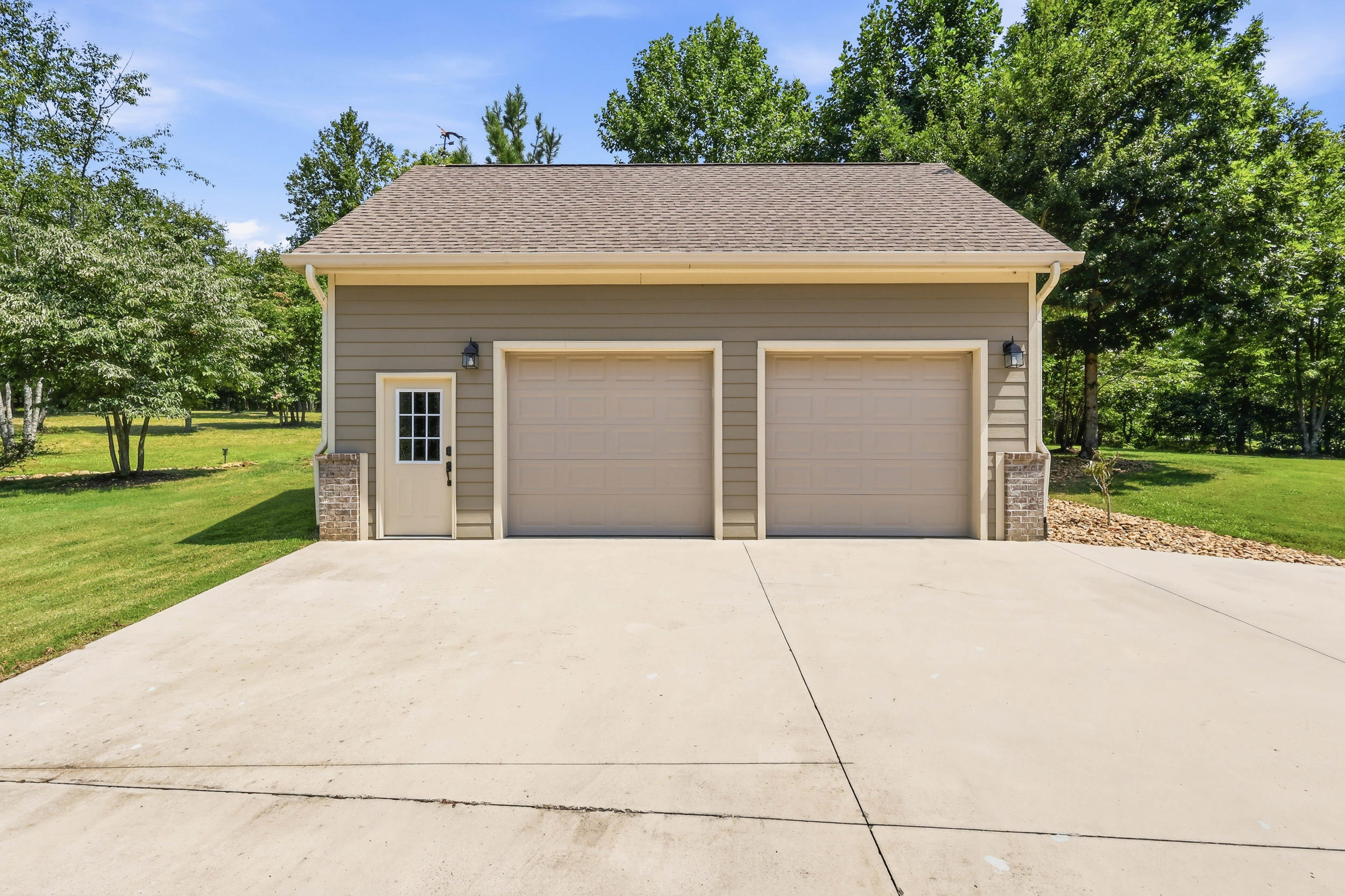 1625 River Bluffs Drive