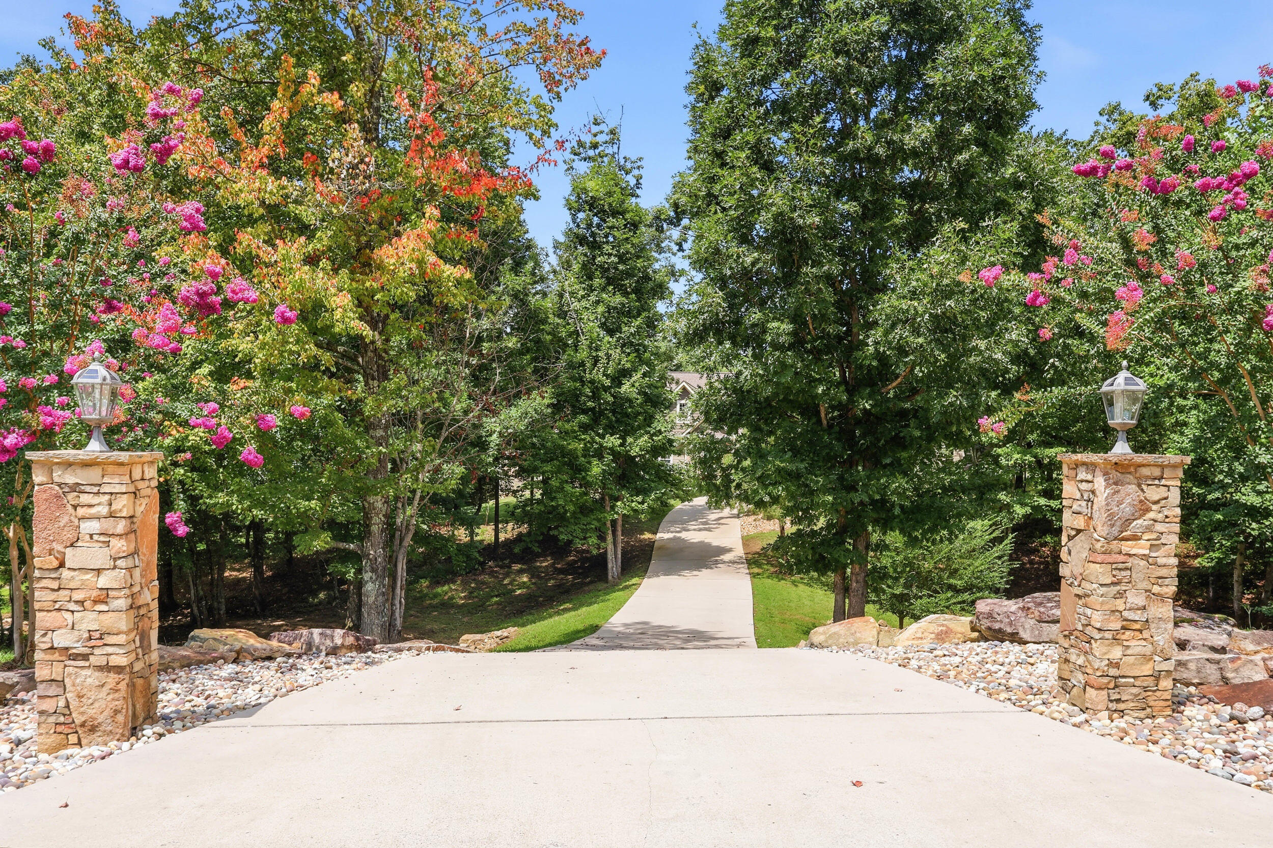 1625 River Bluffs Drive