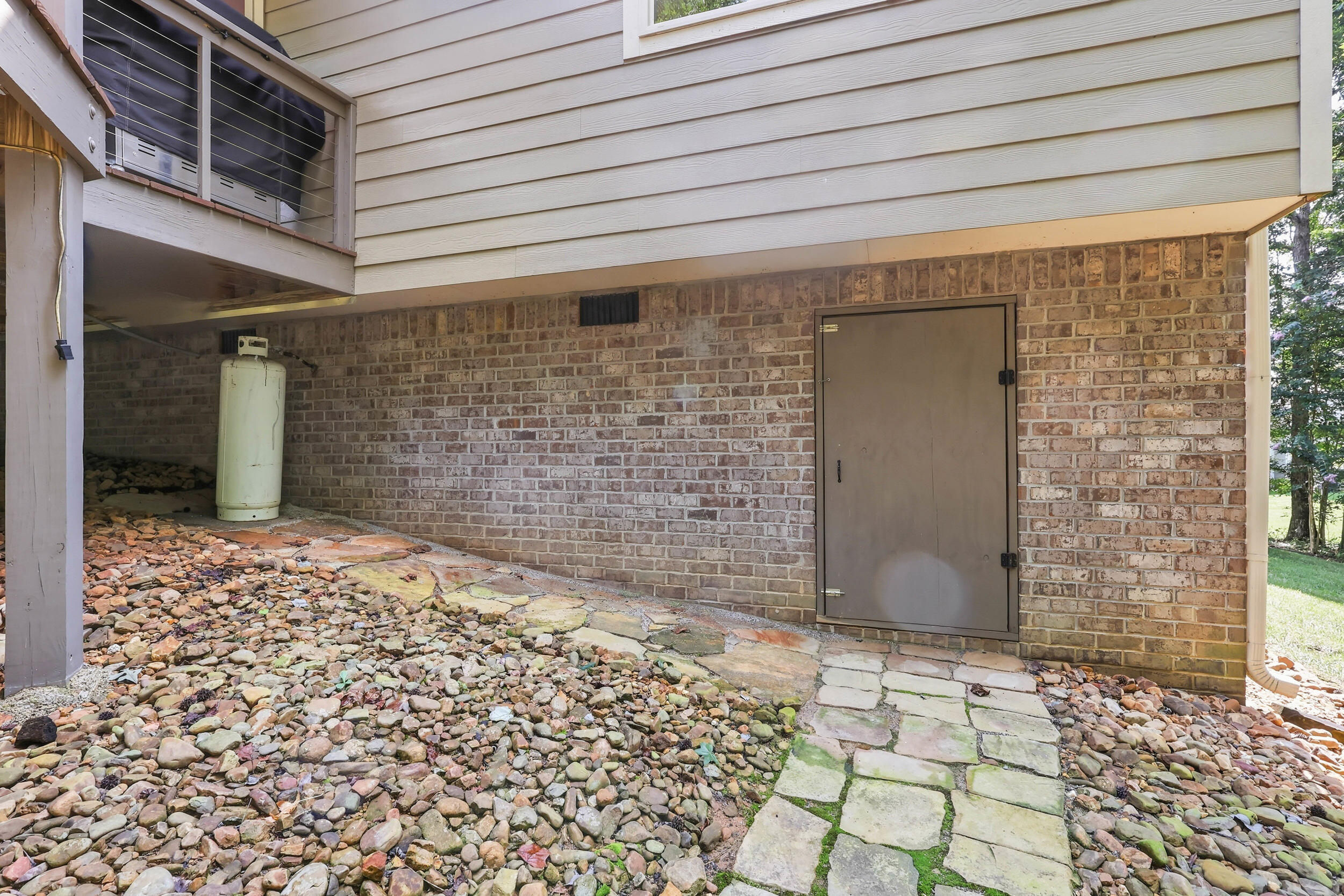 1625 River Bluffs Drive