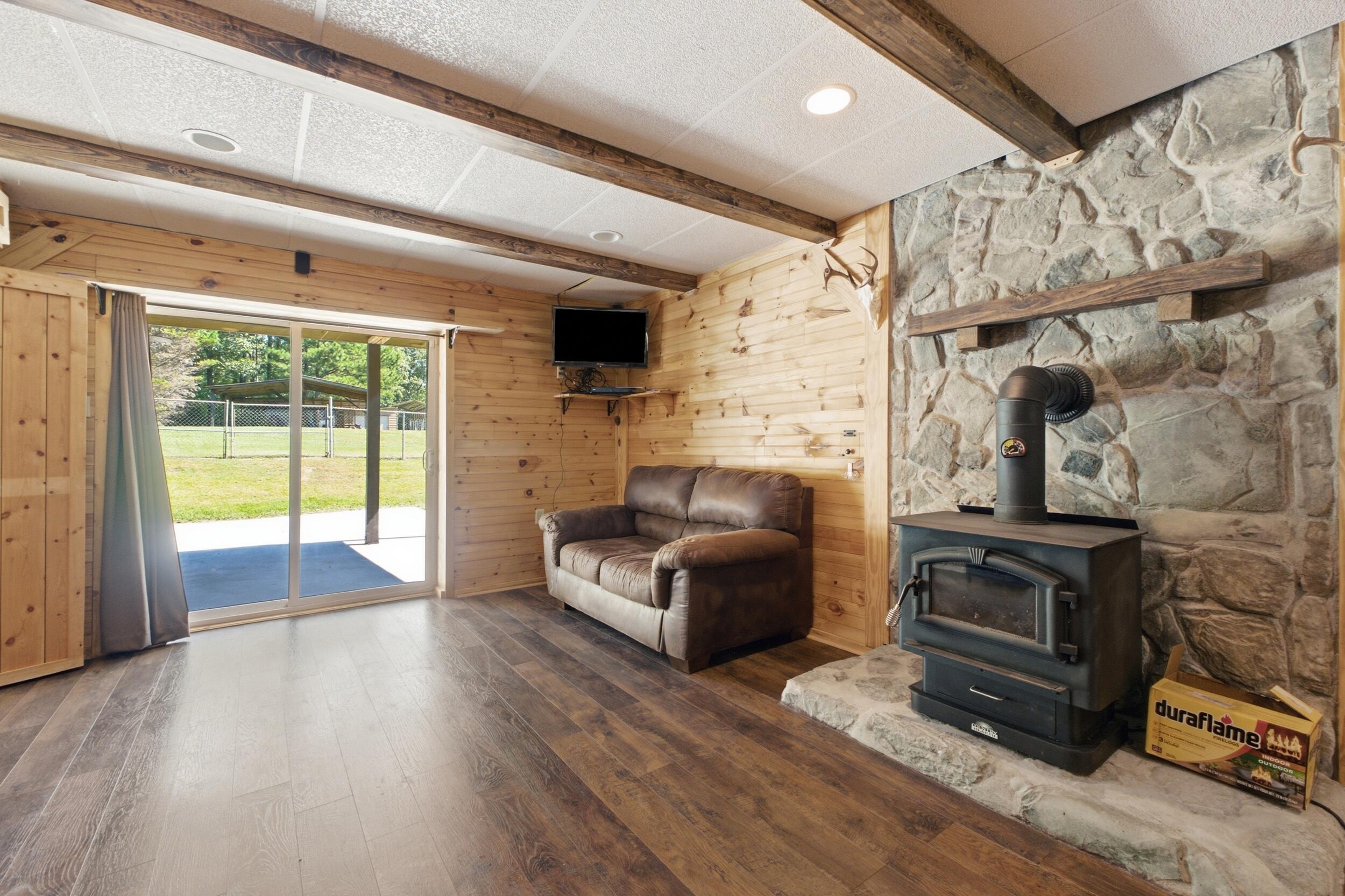 933 Halls Valley Road