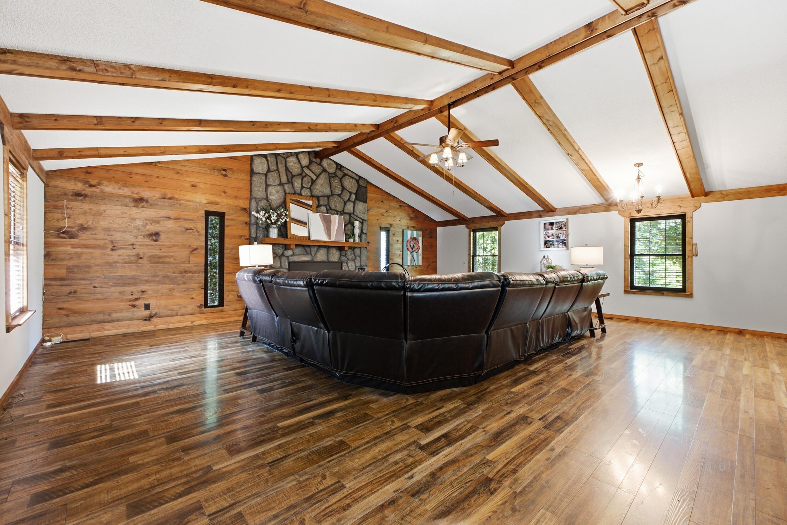 933 Halls Valley Road