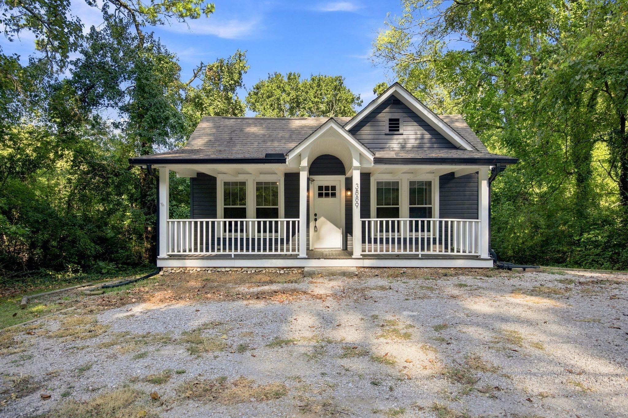 3889 Bonny Oaks Drive