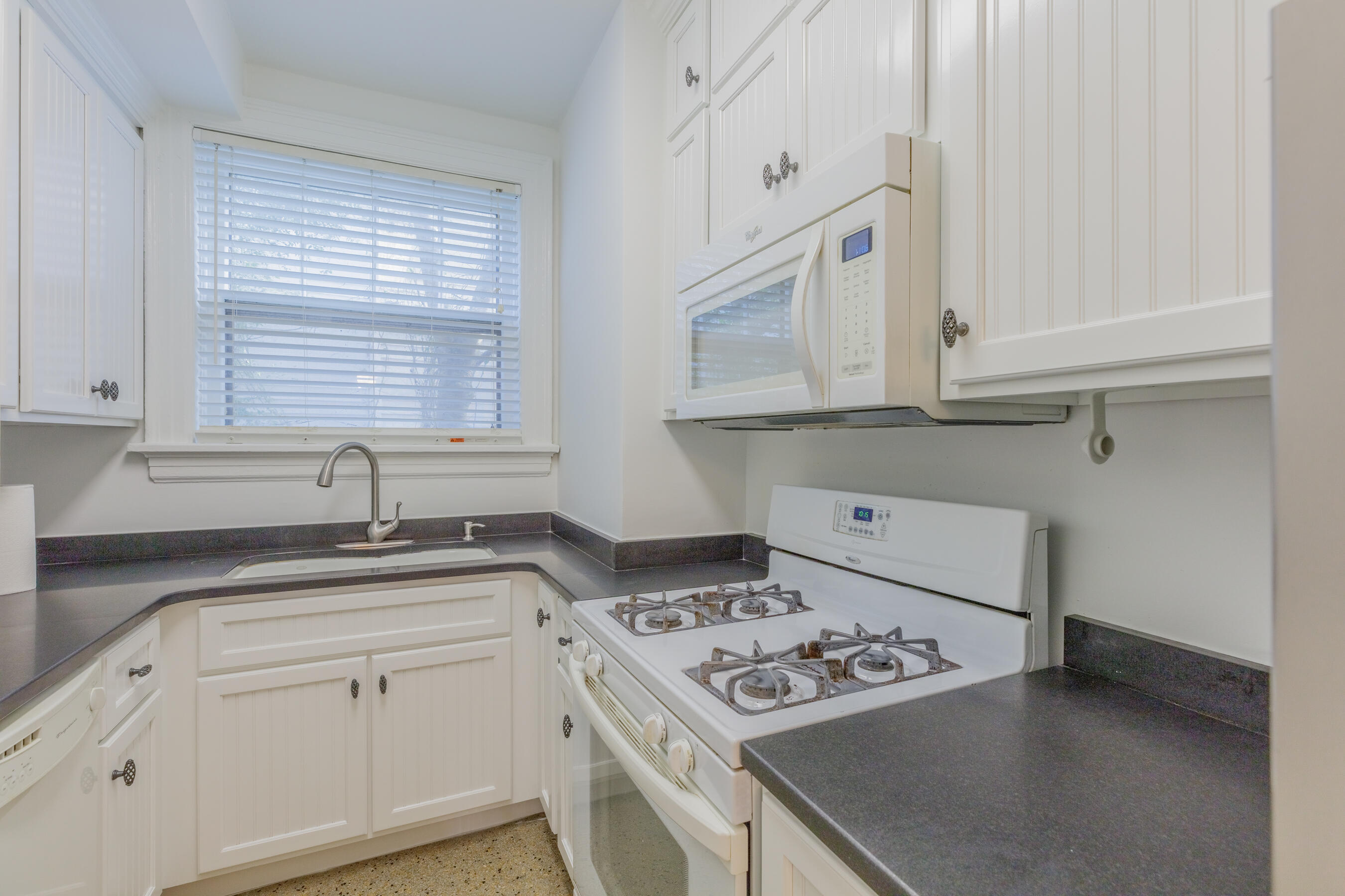 190 N Crest Road, 3