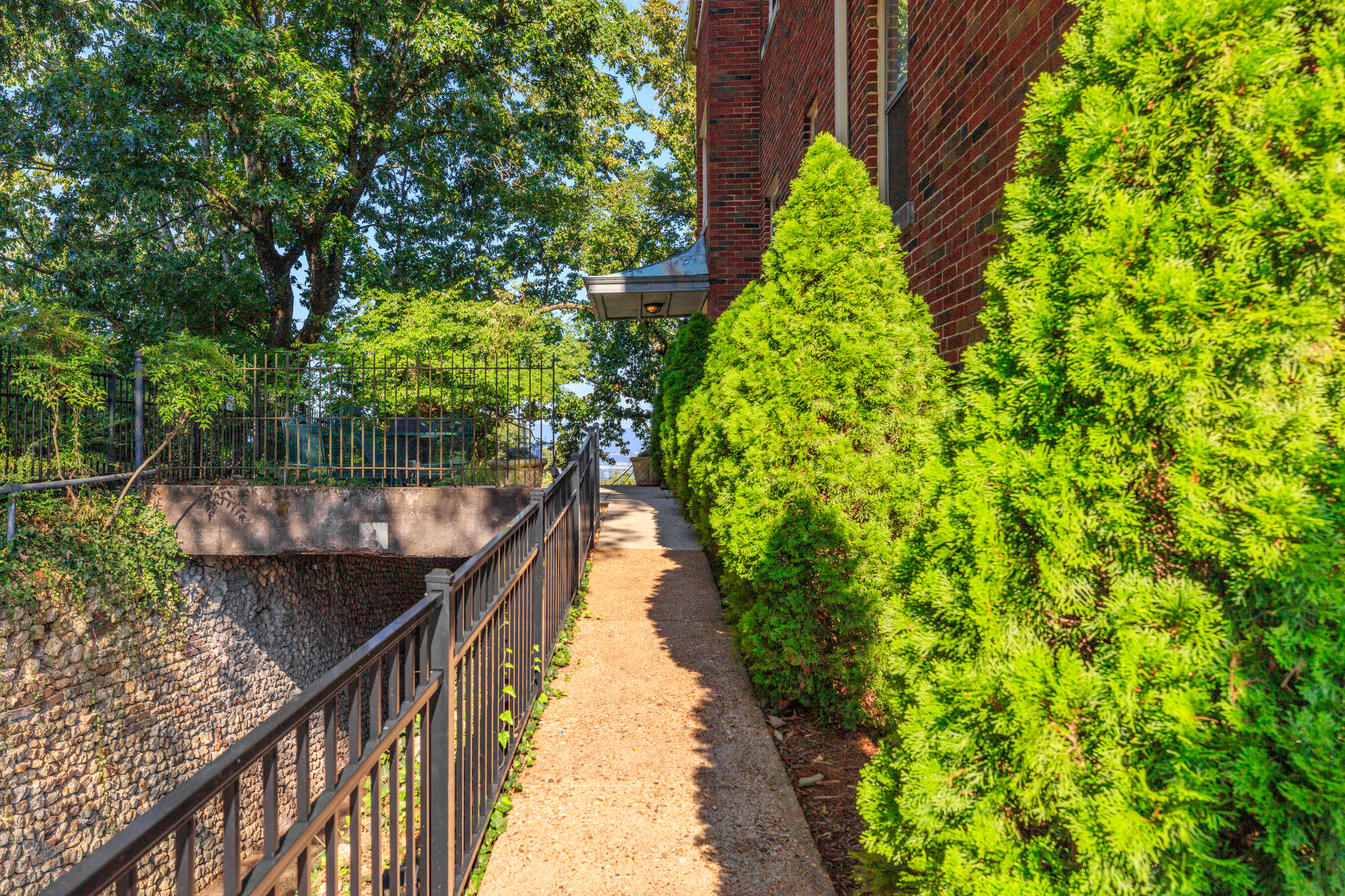 190 N Crest Road, 3