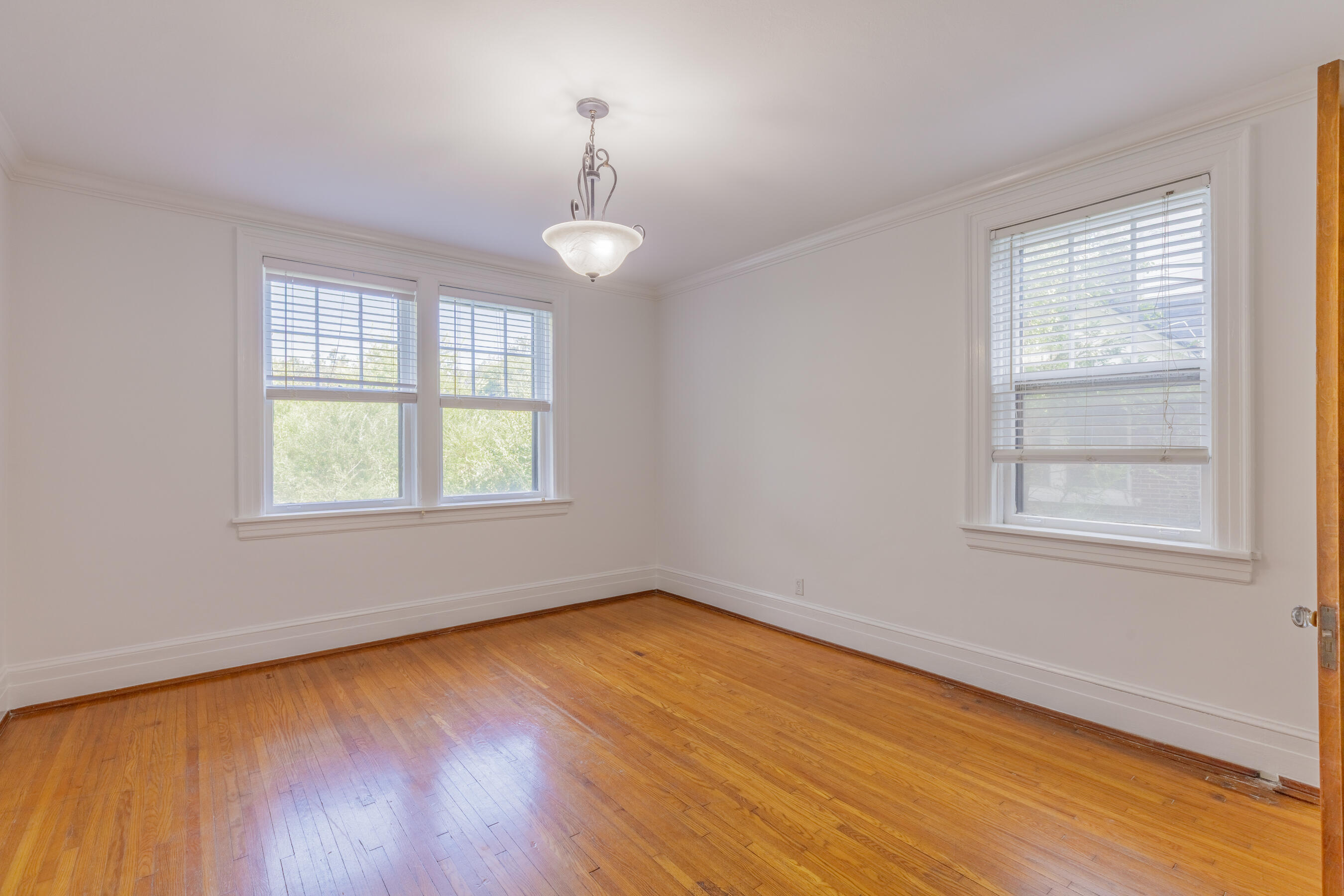 190 N Crest Road, 3