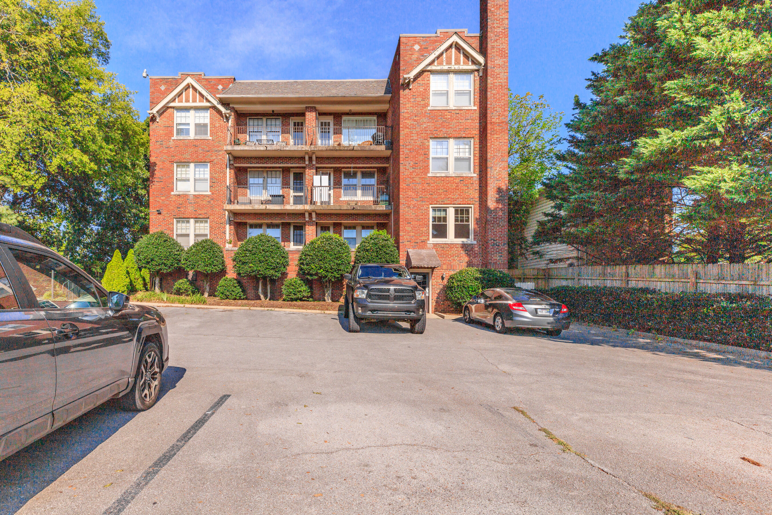 190 N Crest Road, 3