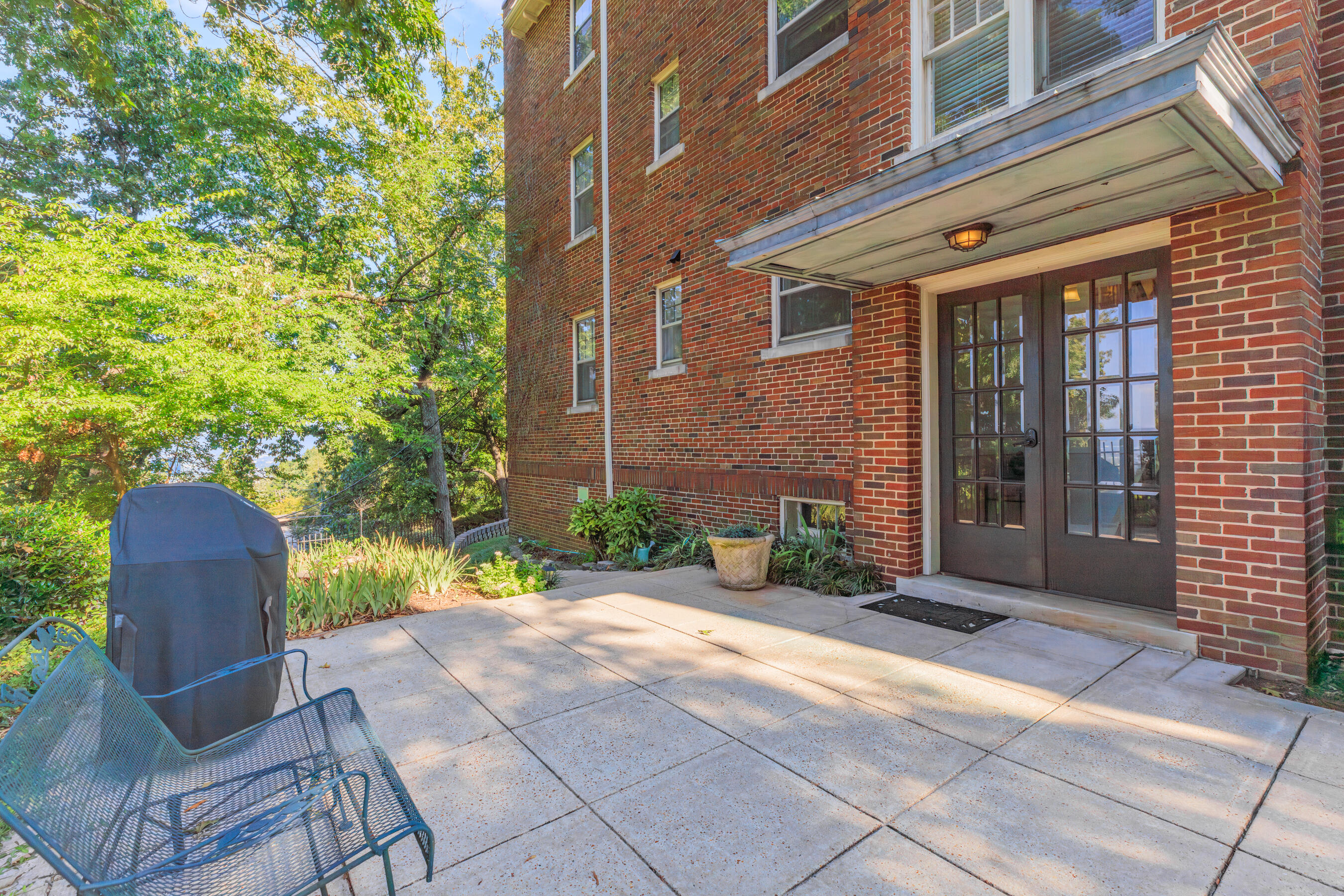 190 N Crest Road, 3