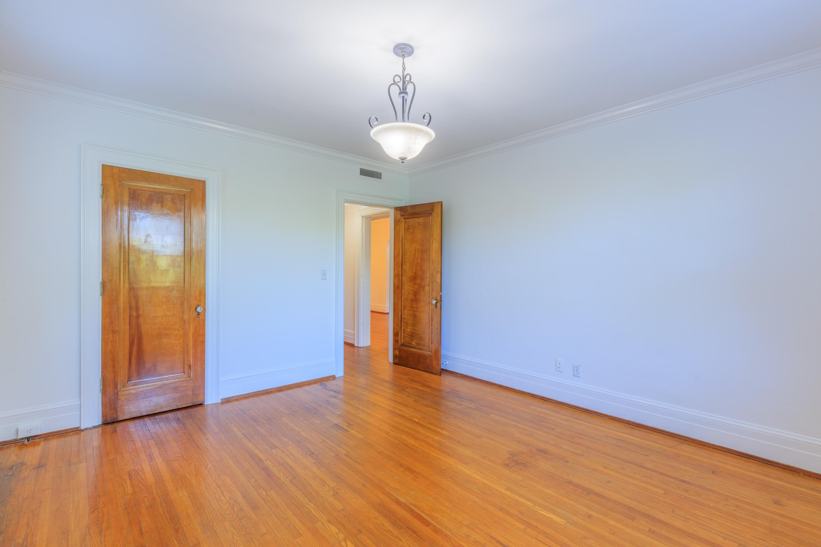 190 N Crest Road, 3