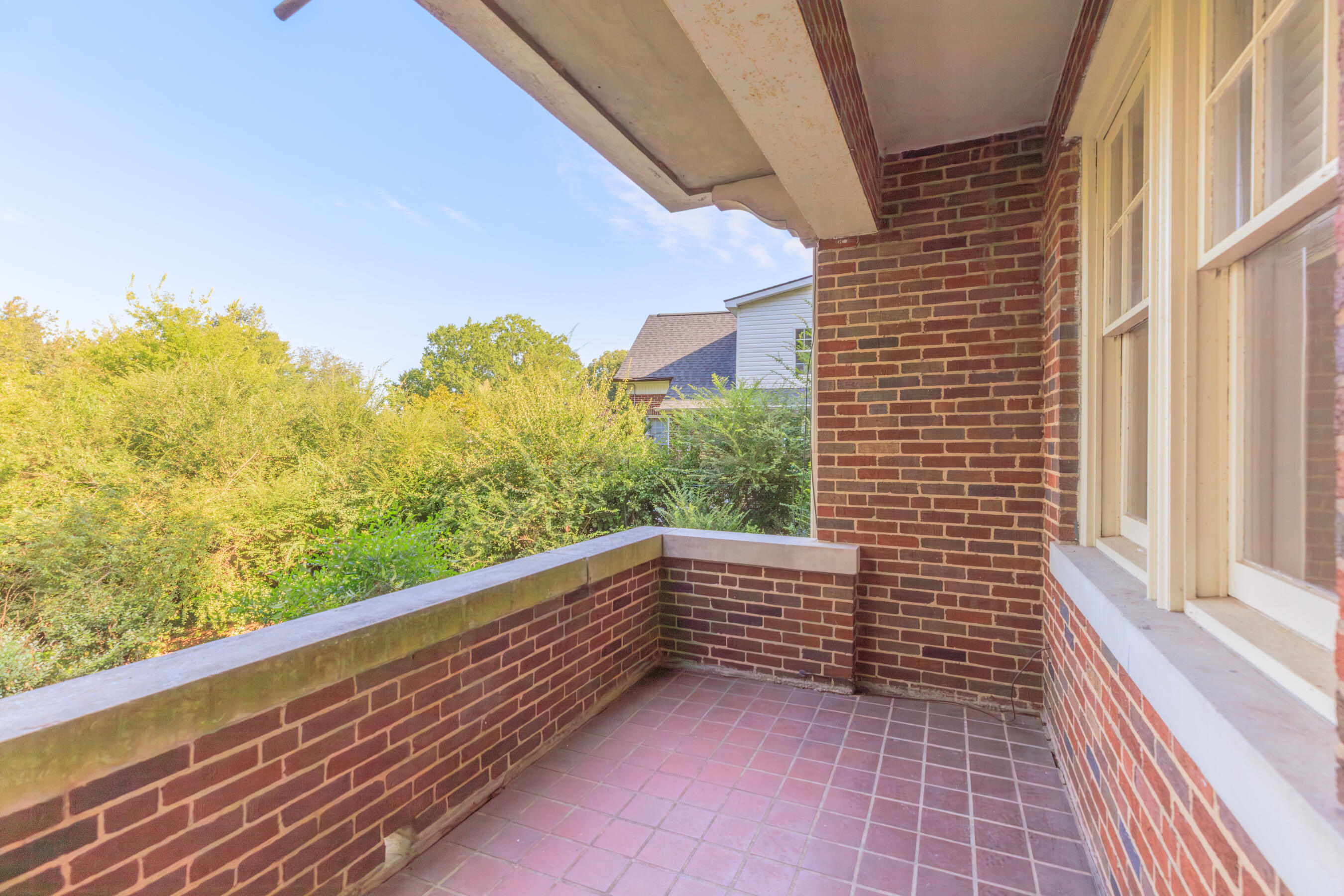 190 N Crest Road, 3