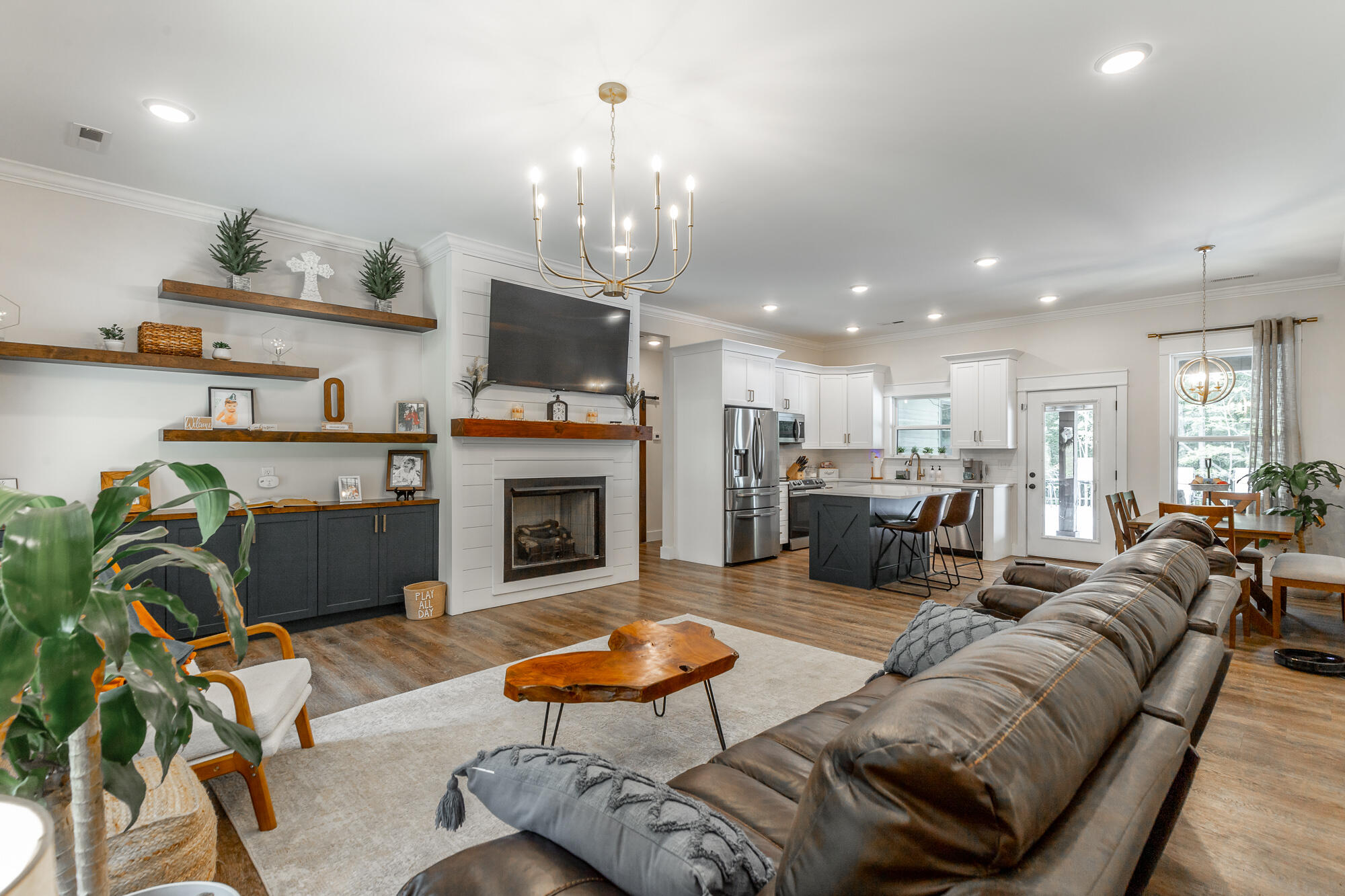195 N Stewart Lane