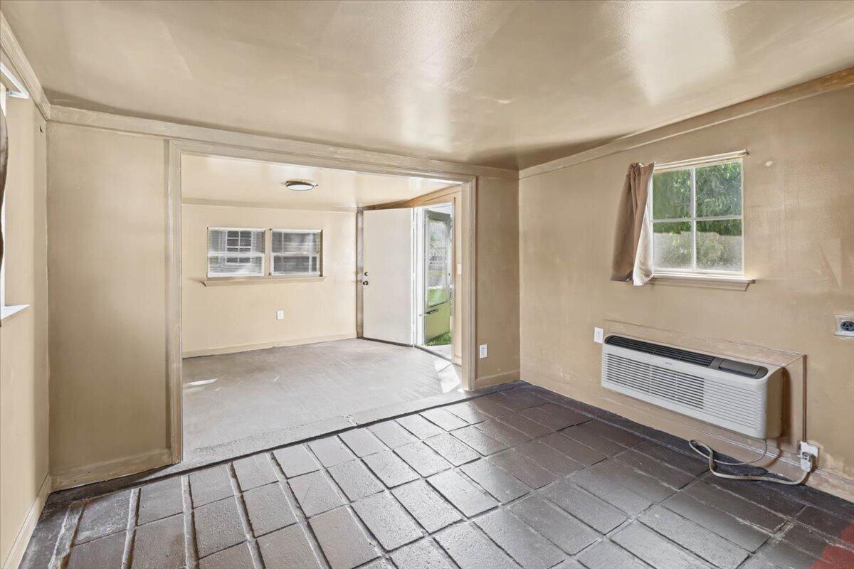 1236 S Seminole Drive