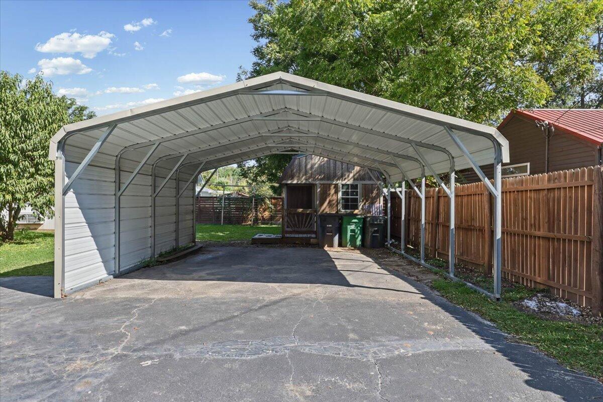 1236 S Seminole Drive