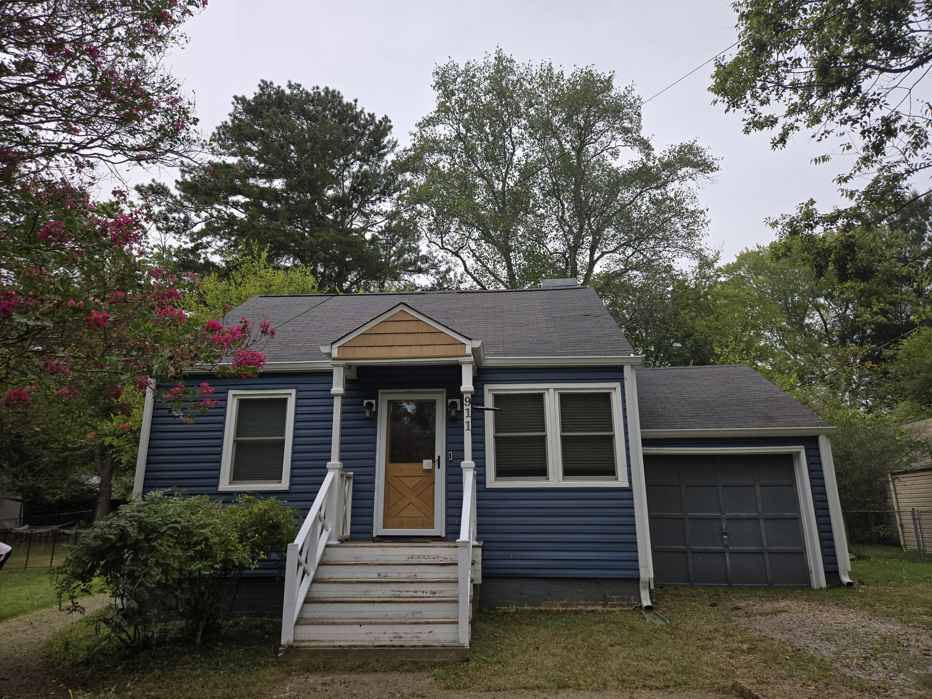 911 Emmett Avenue NW