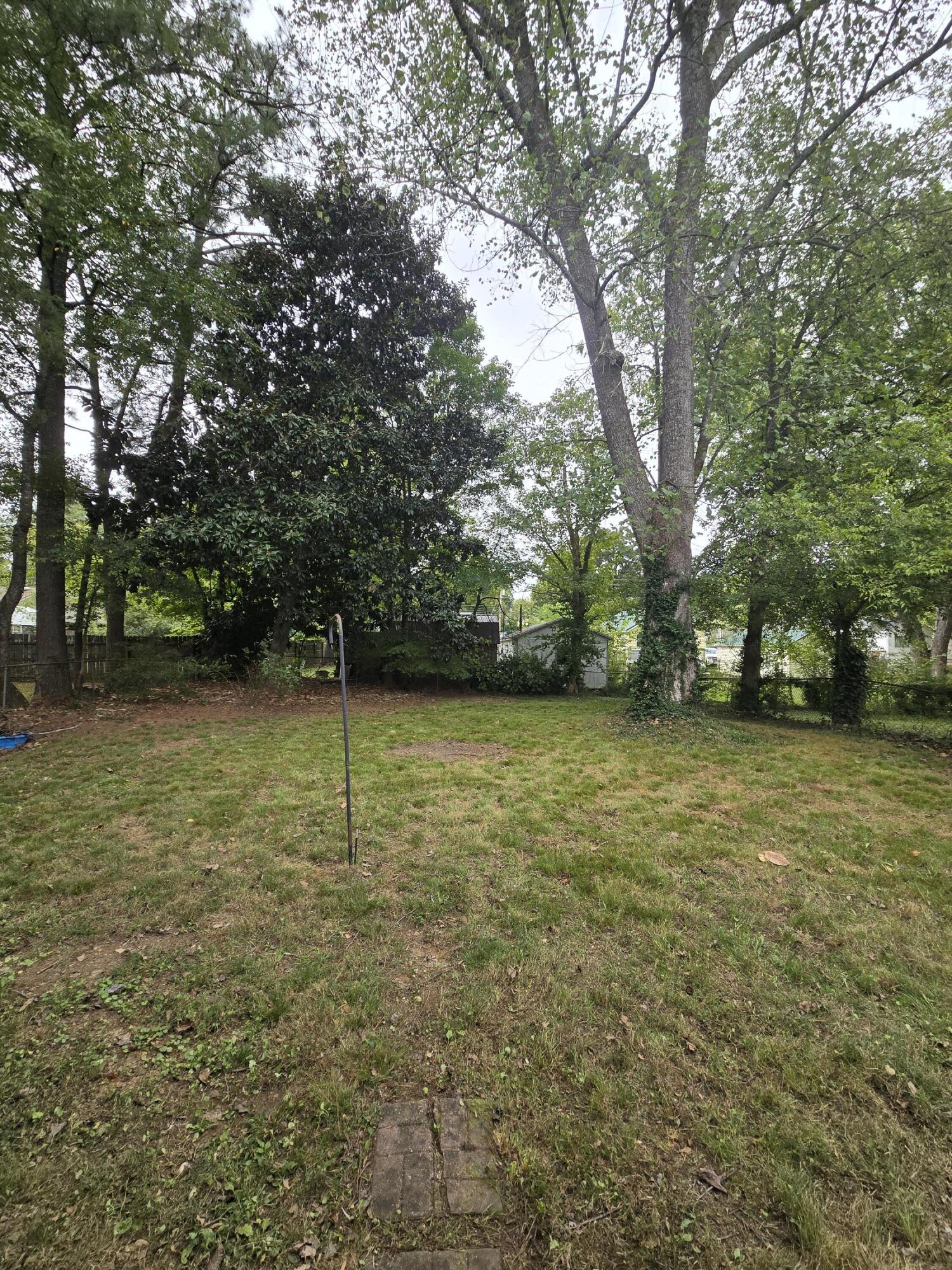 911 Emmett Avenue NW