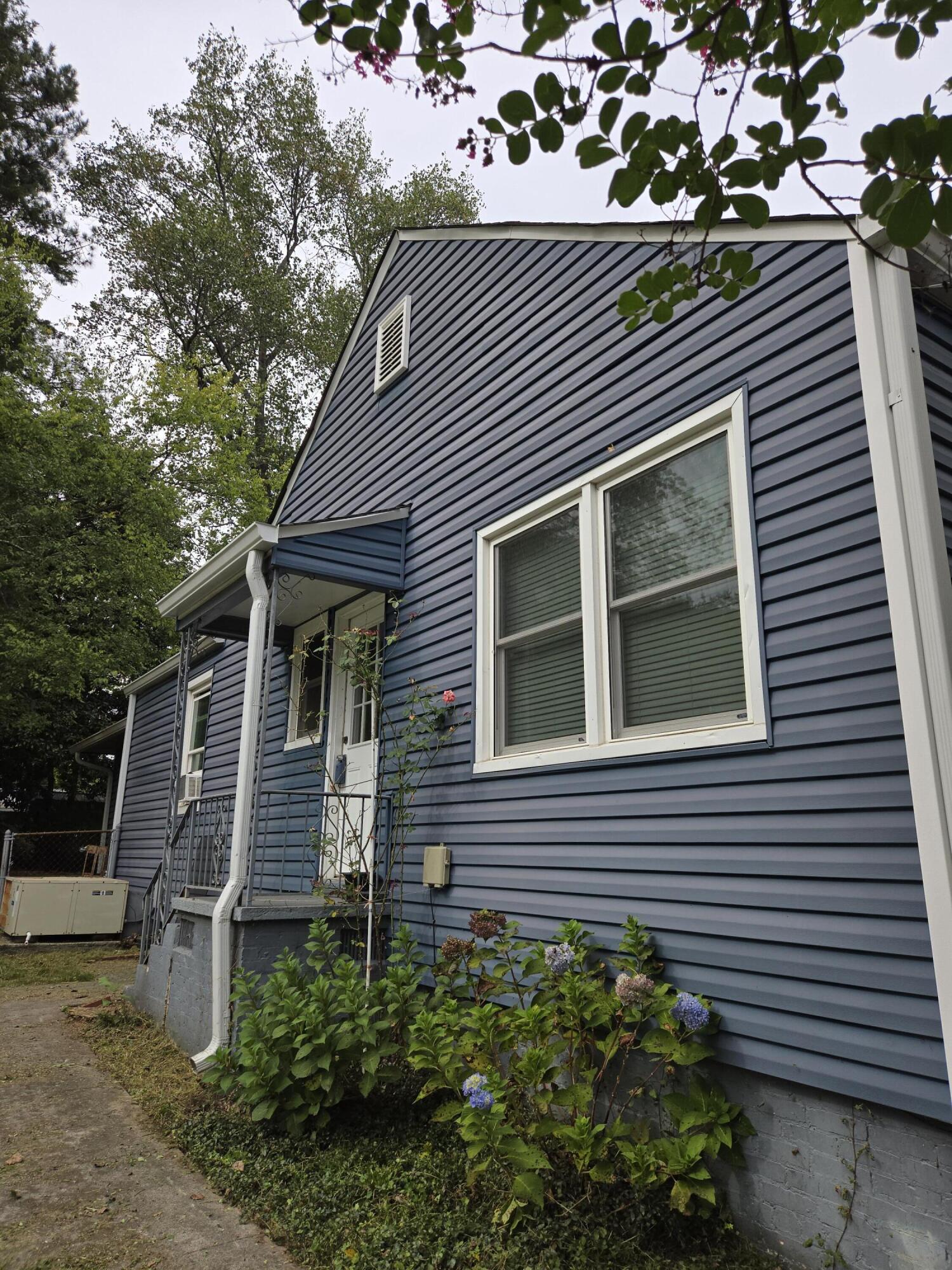 911 Emmett Avenue NW