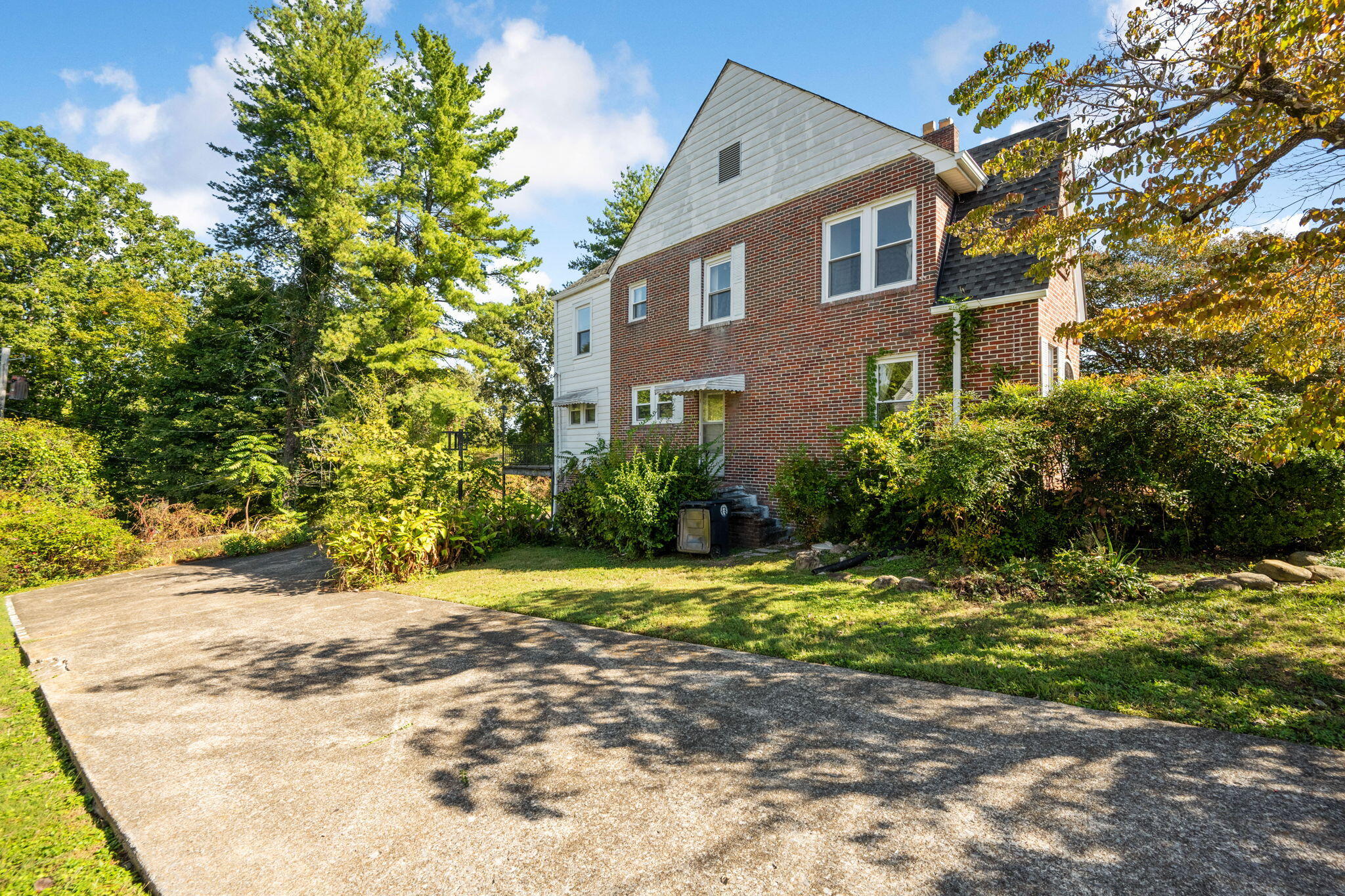 1621 S Rugby Place