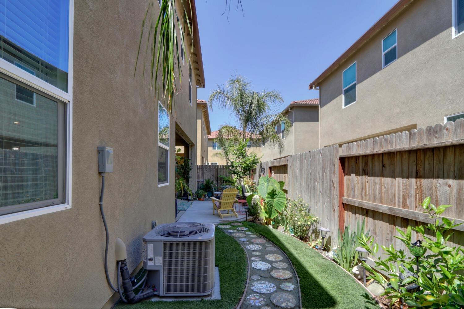 3065 Wading River Way