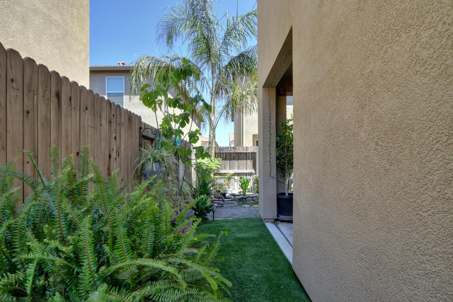 3065 Wading River Way