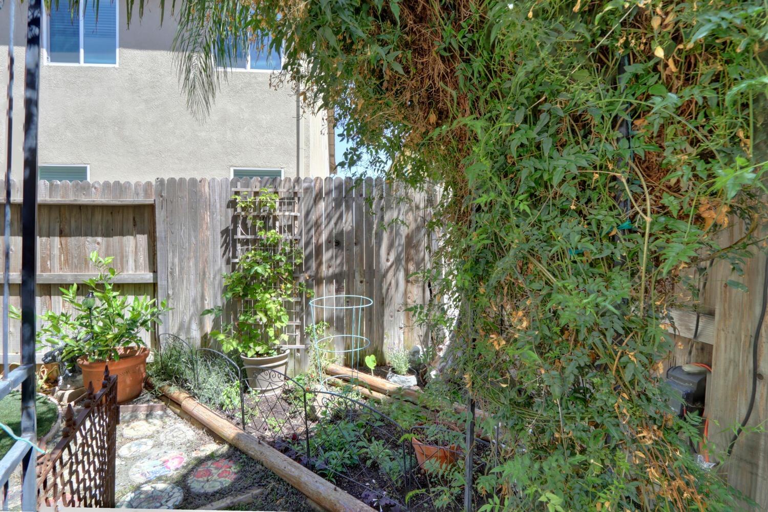 3065 Wading River Way