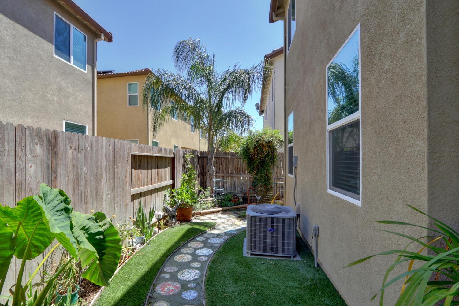 3065 Wading River Way