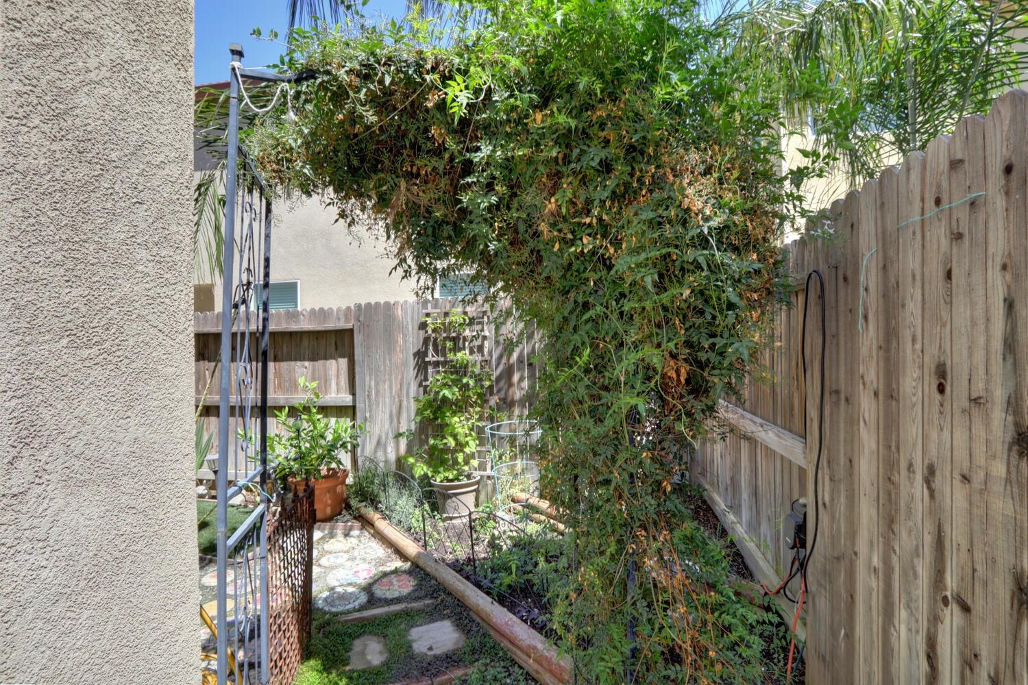 3065 Wading River Way