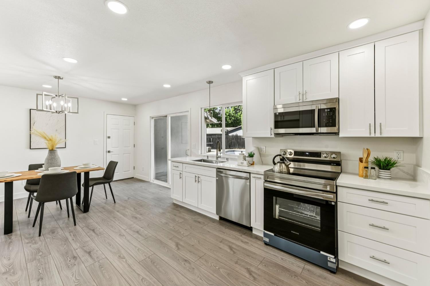 141 Mossglen Circle