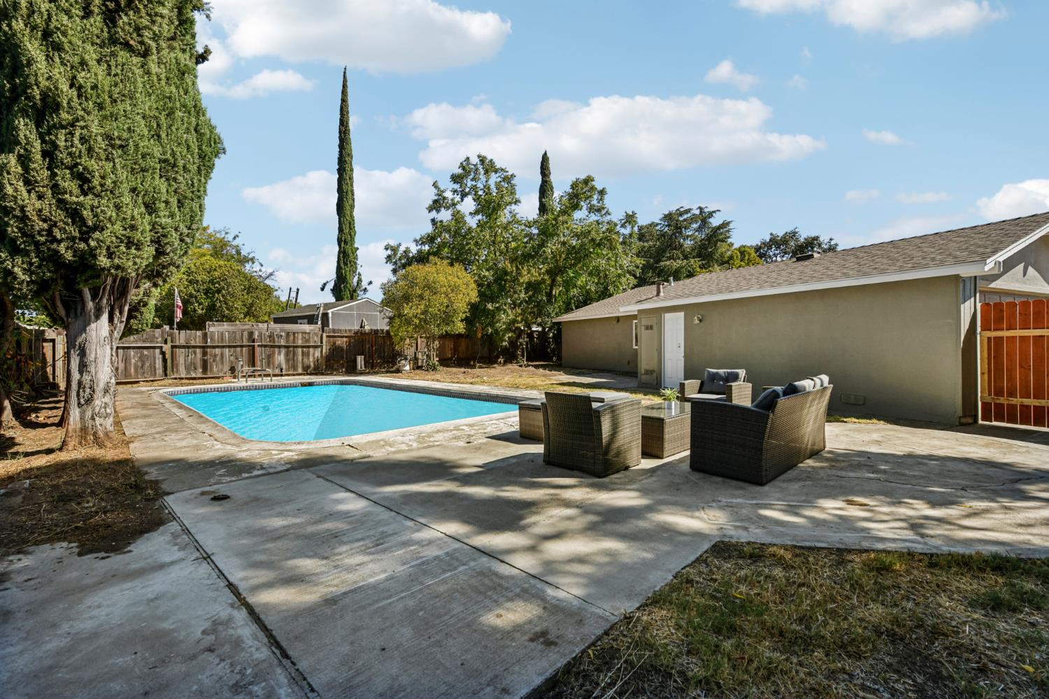 141 Mossglen Circle