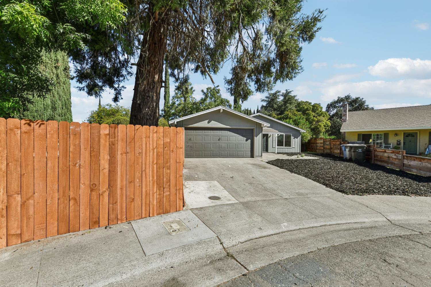 141 Mossglen Circle