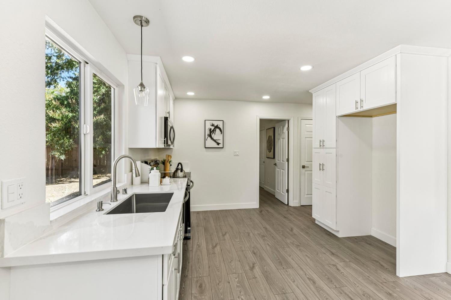 141 Mossglen Circle