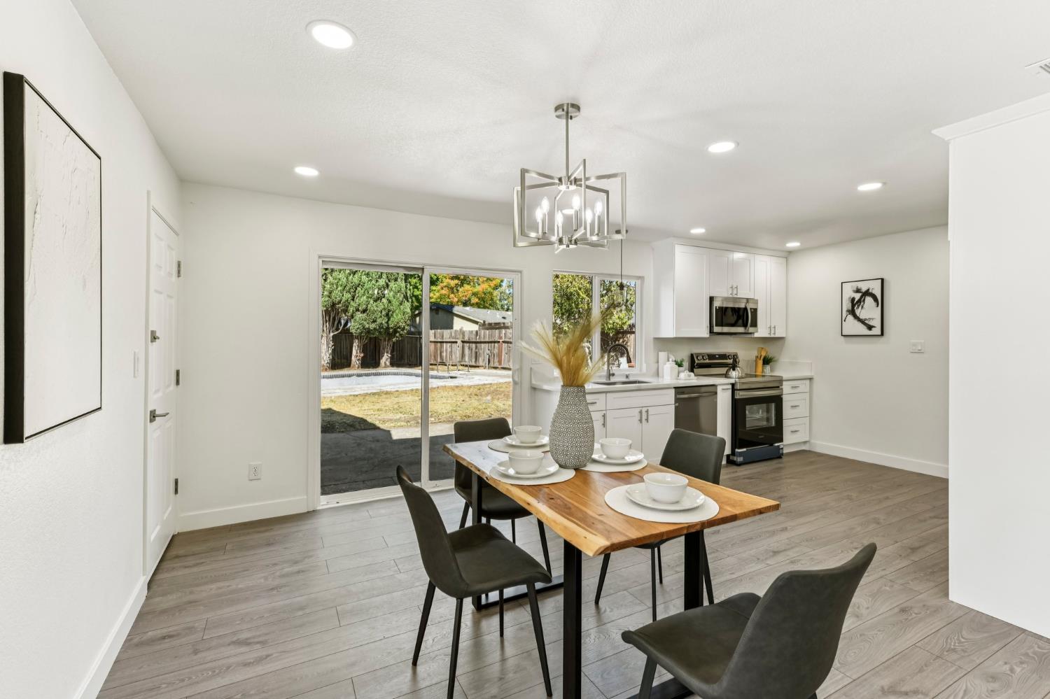 141 Mossglen Circle