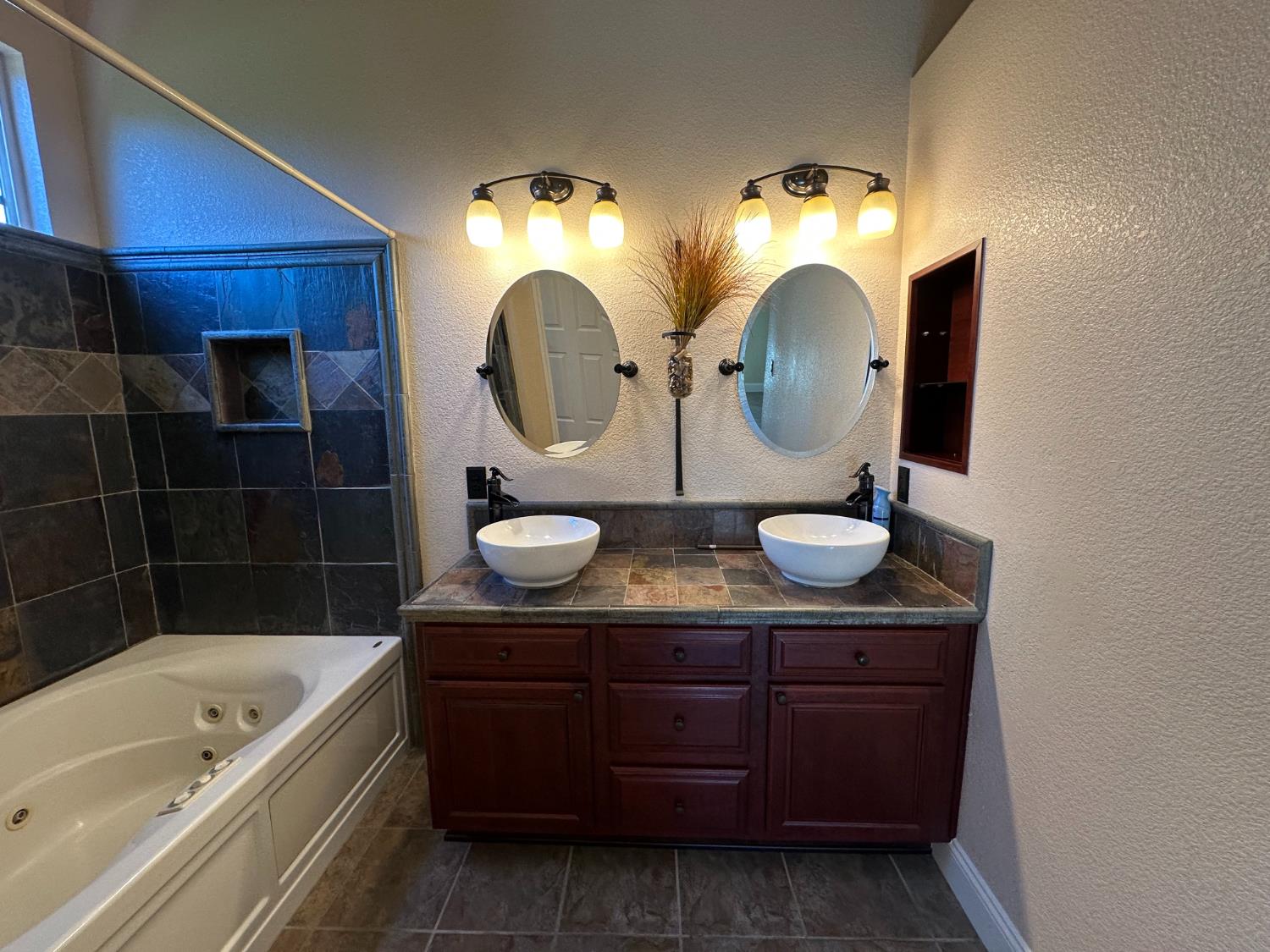 5814 Anchor Bay Way