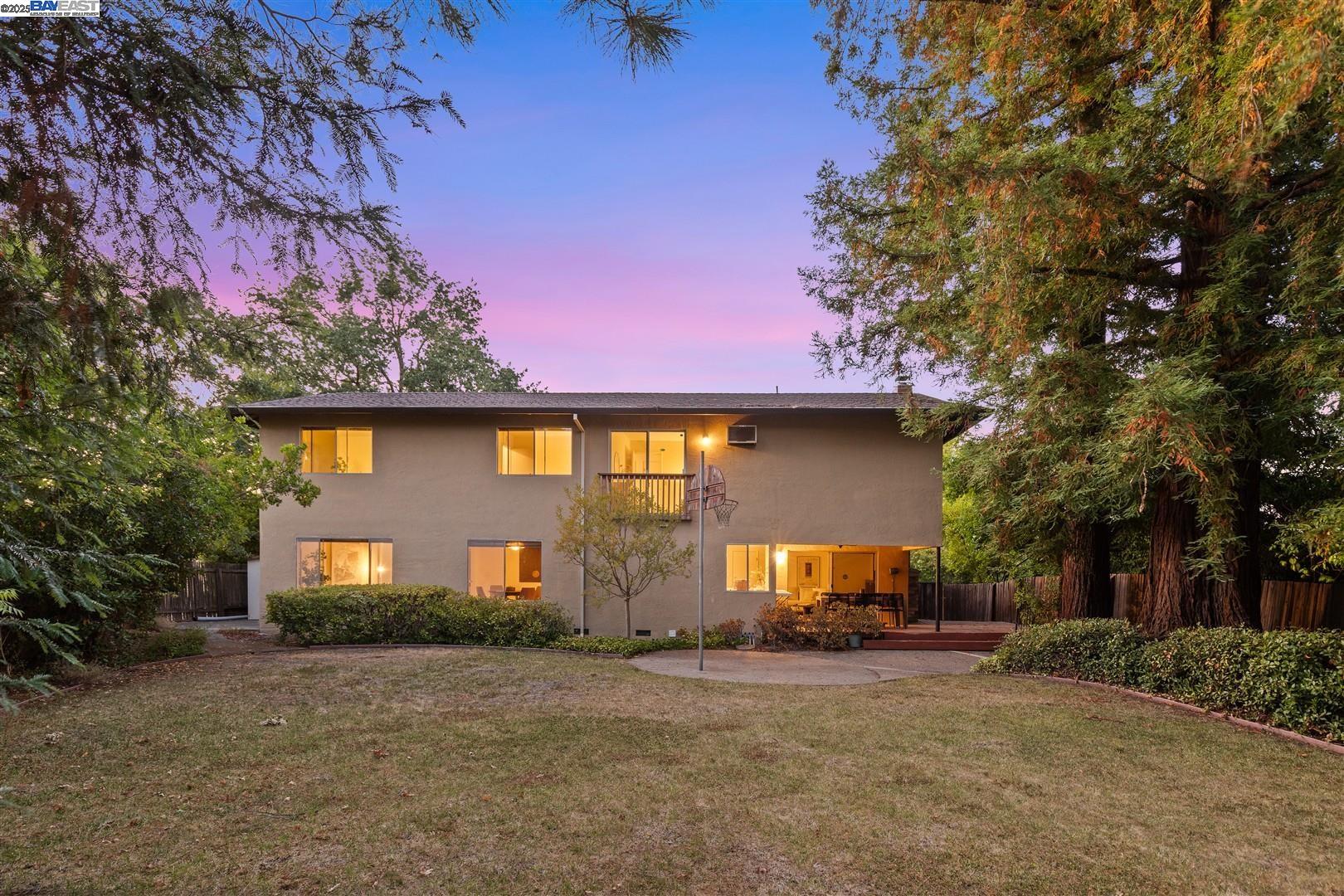 2175 Lariat Ln