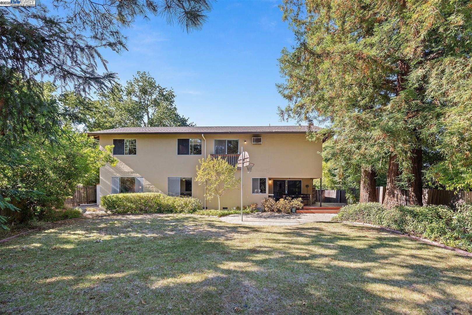 2175 Lariat Ln