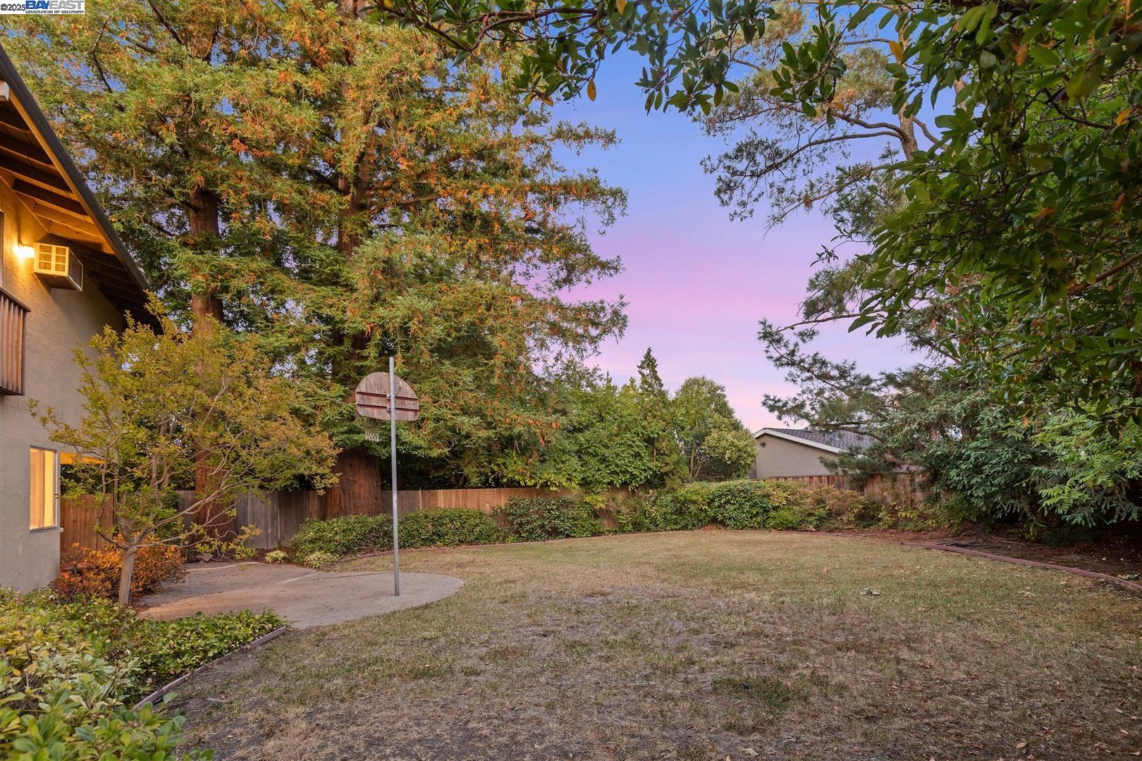 2175 Lariat Ln