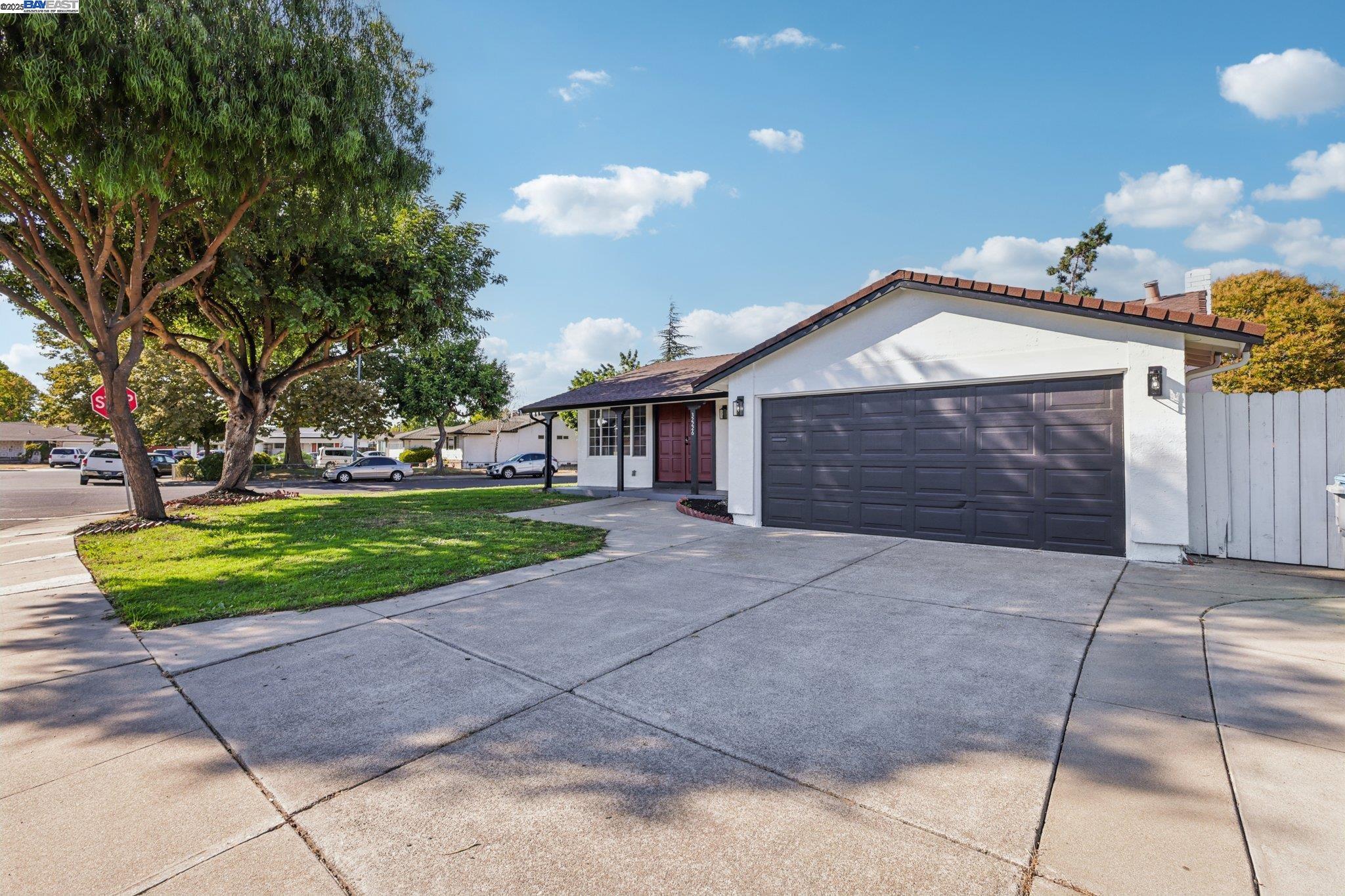 32226 Crest Ln