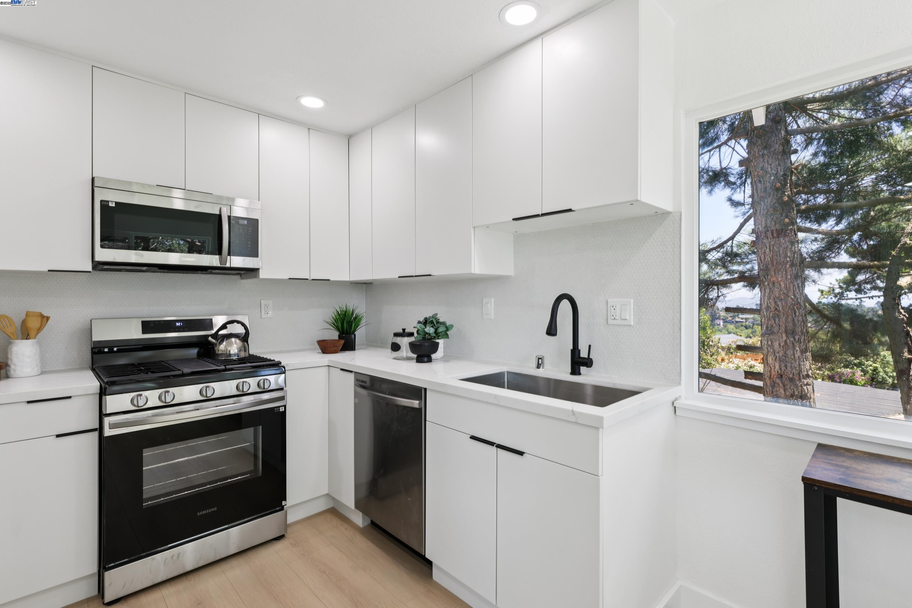 1218 Lattie Ln