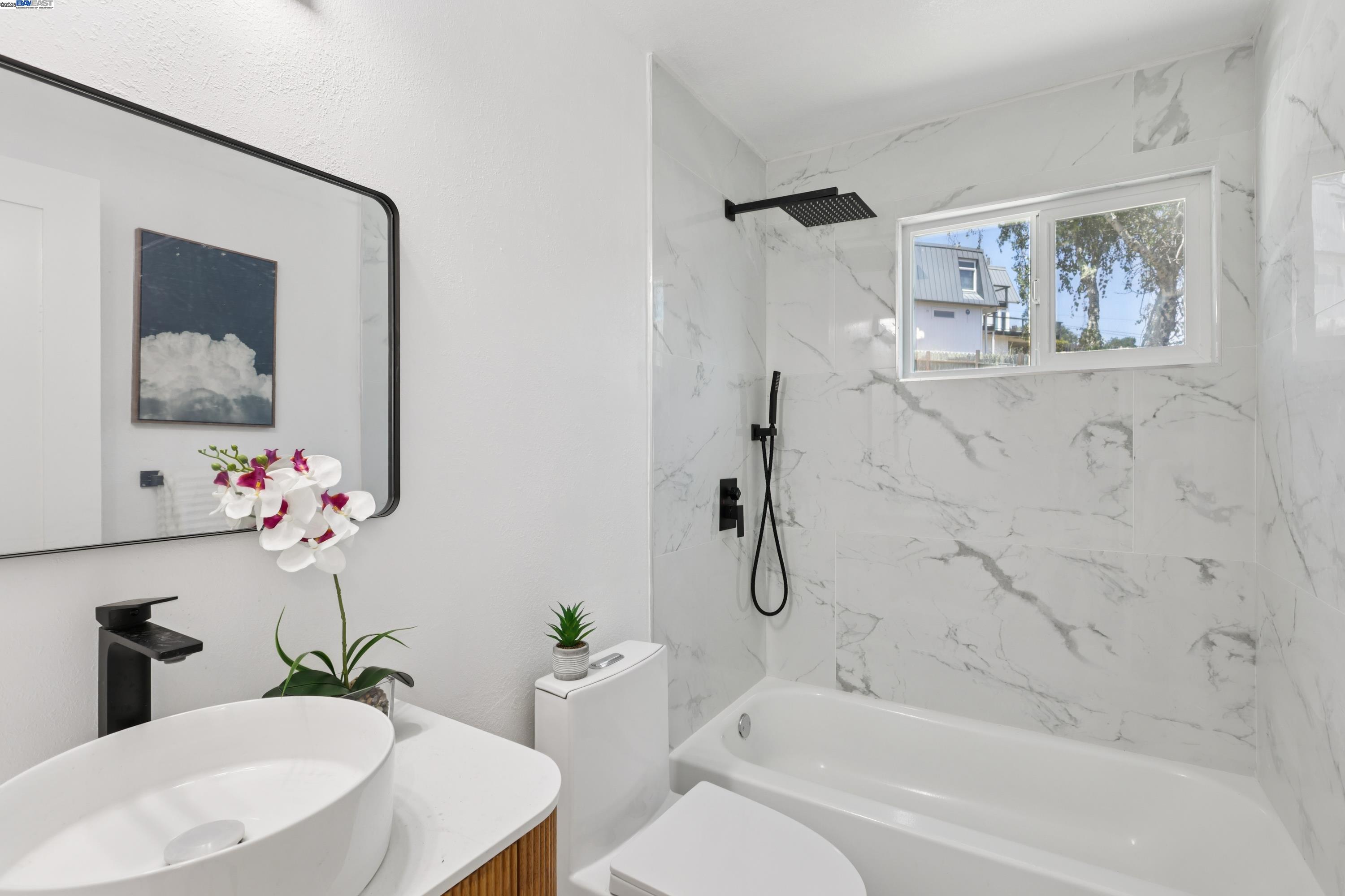 1218 Lattie Ln