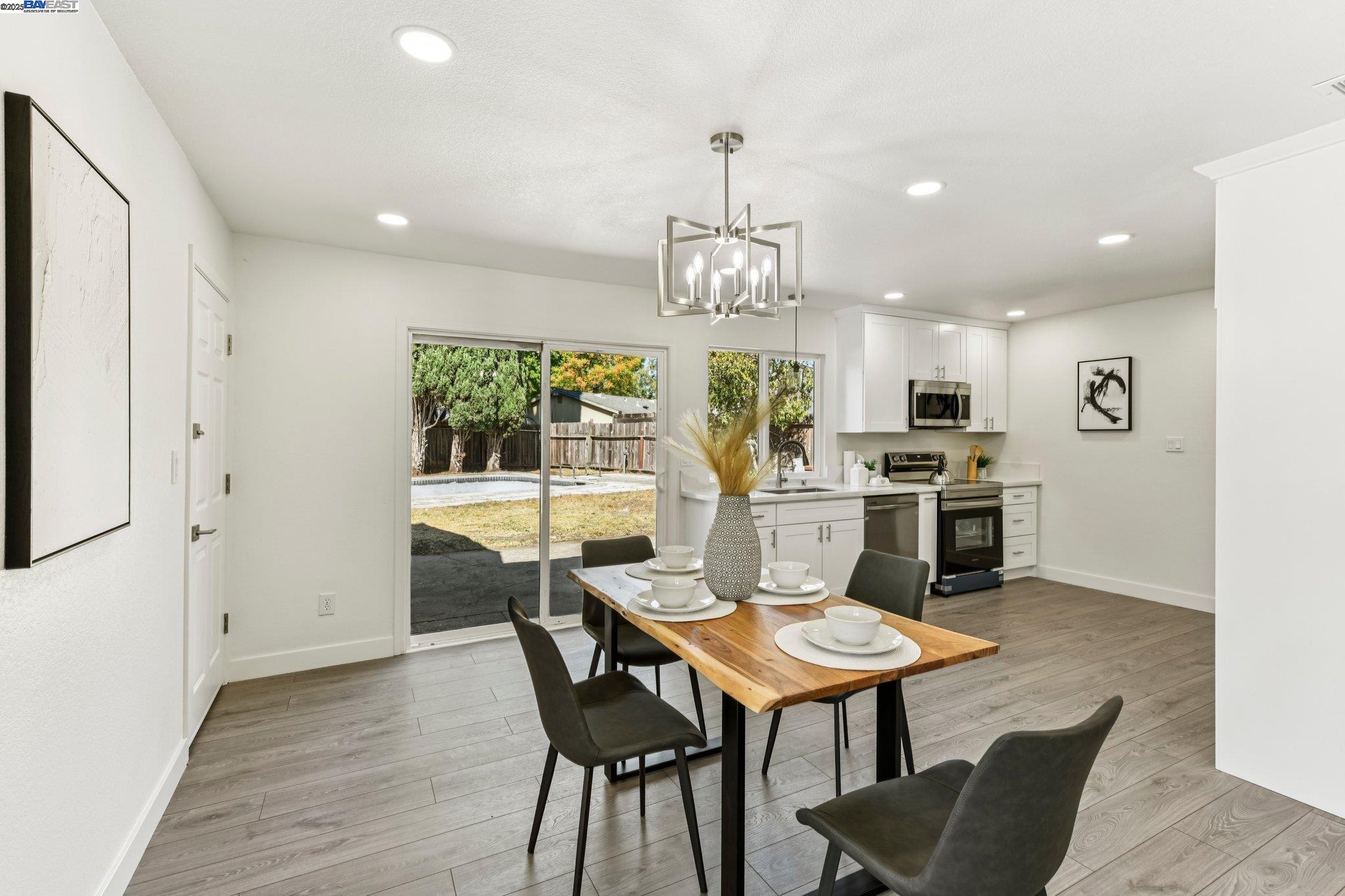 141 Mossglen Cir