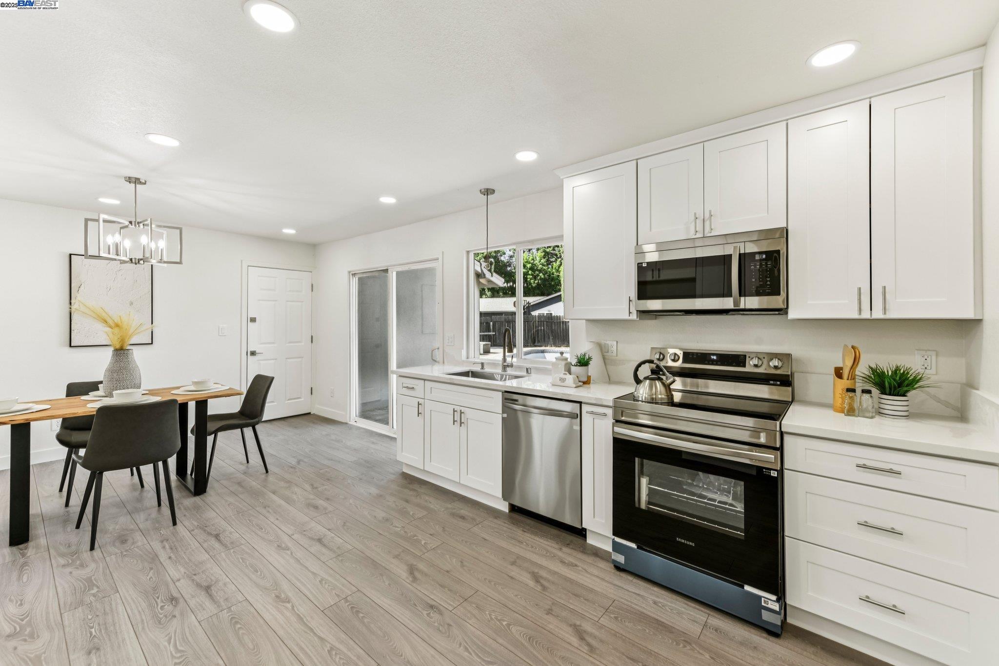 141 Mossglen Cir