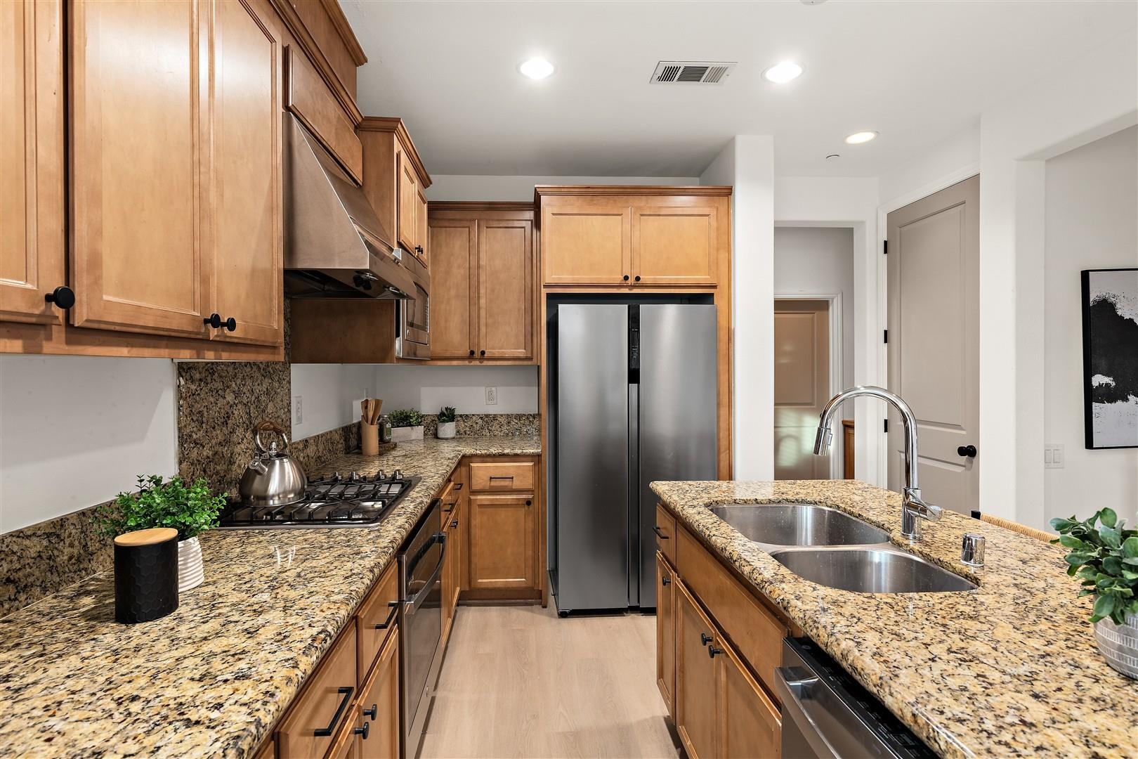 40203 Antigua Rose Ter