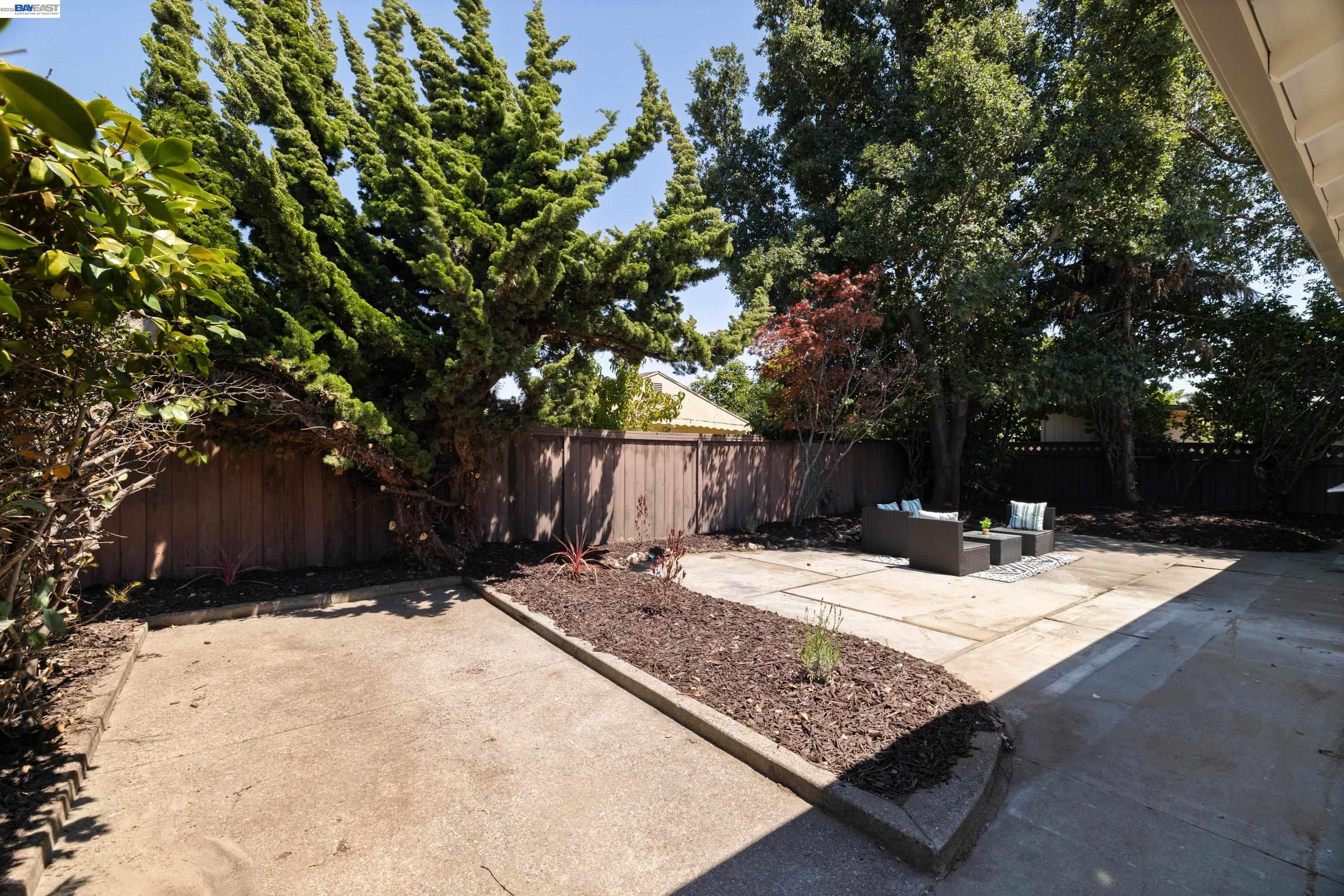 15512 Farnsworth St