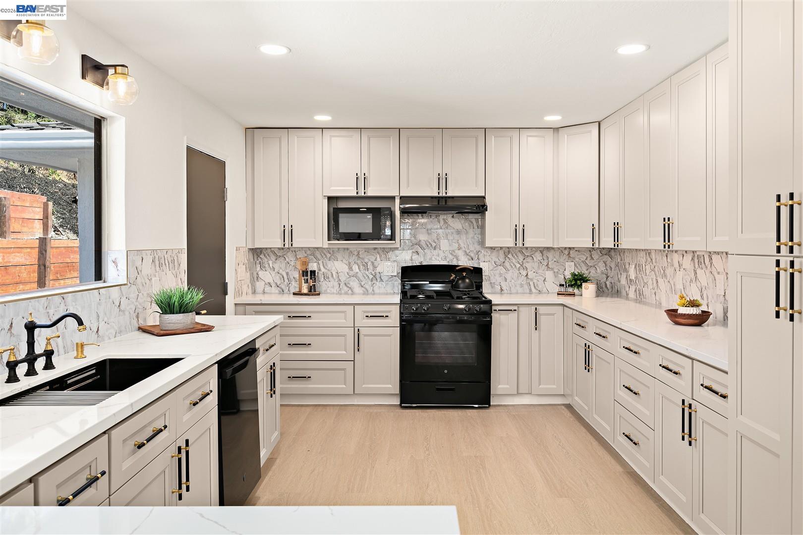 2356 Marineview Dr