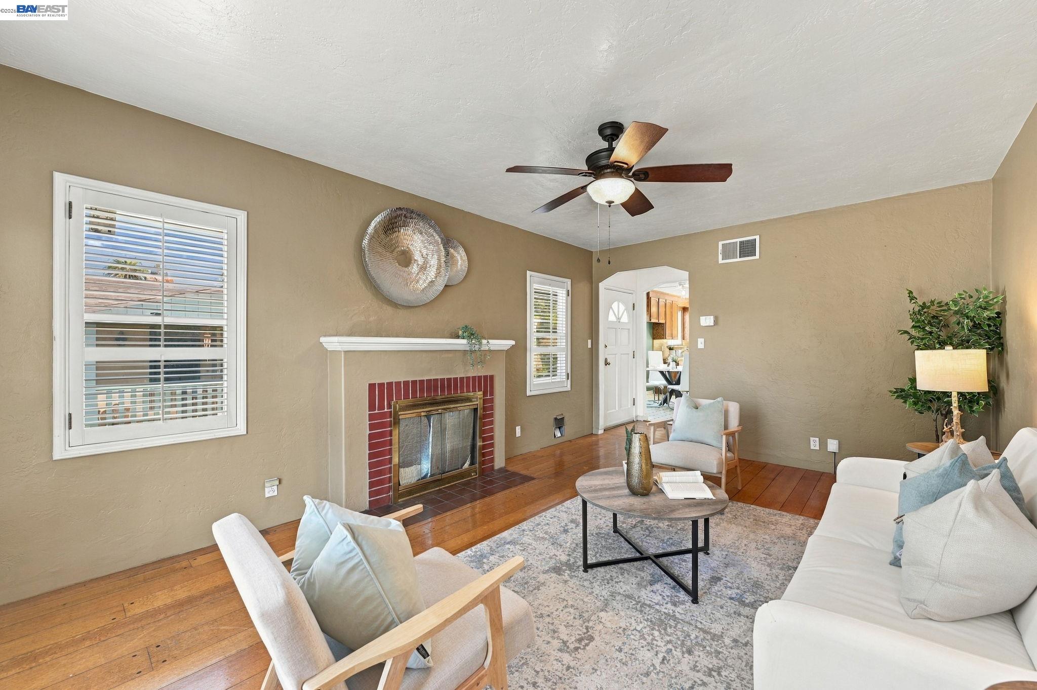 360 Warwick Ave