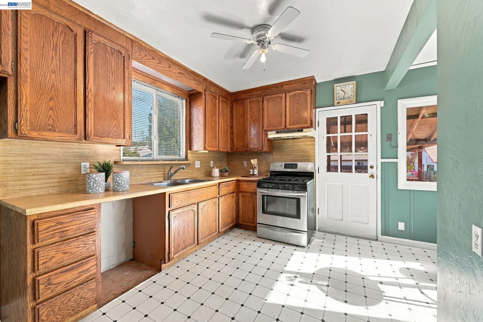 360 Warwick Ave