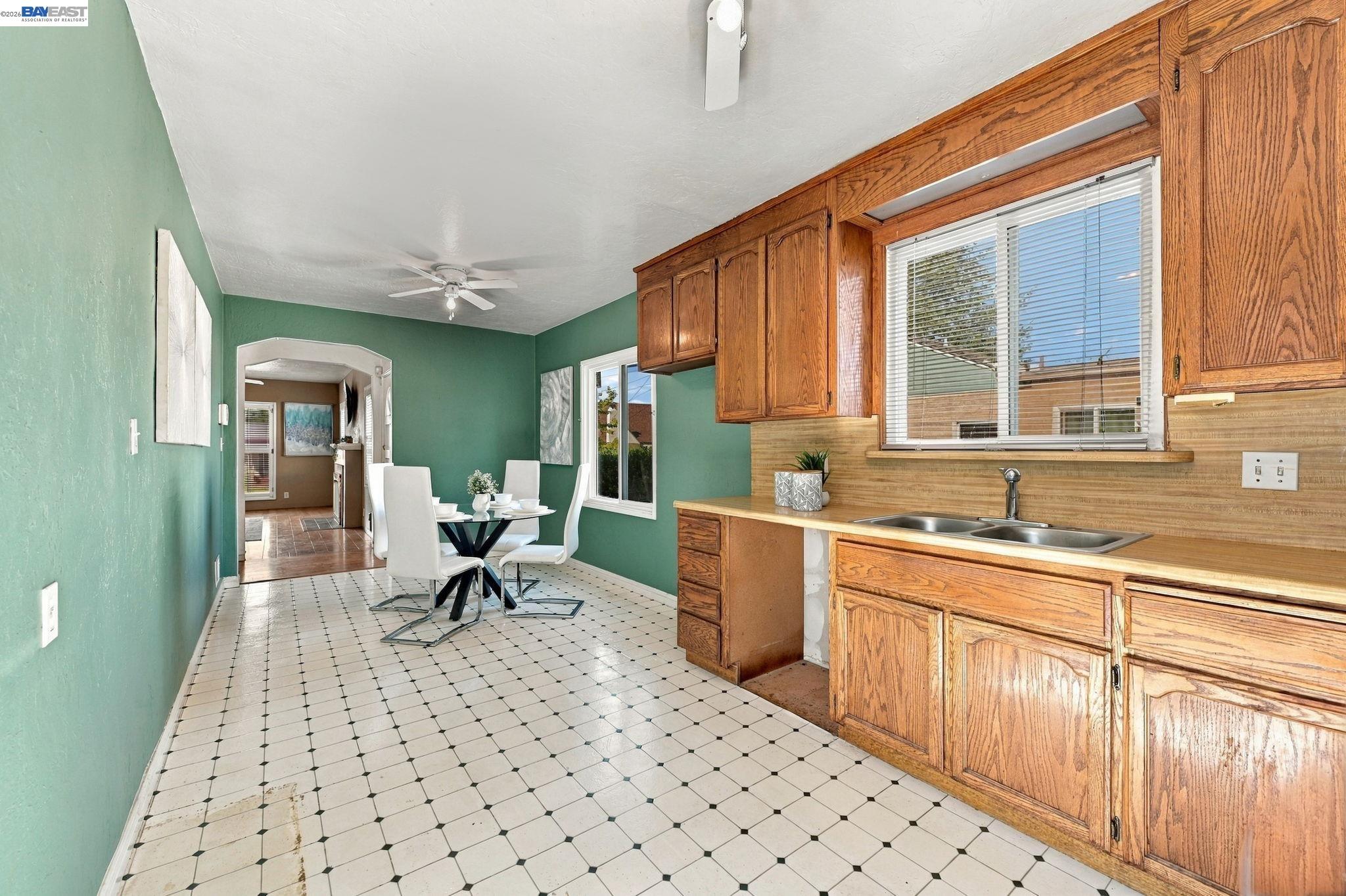 360 Warwick Ave