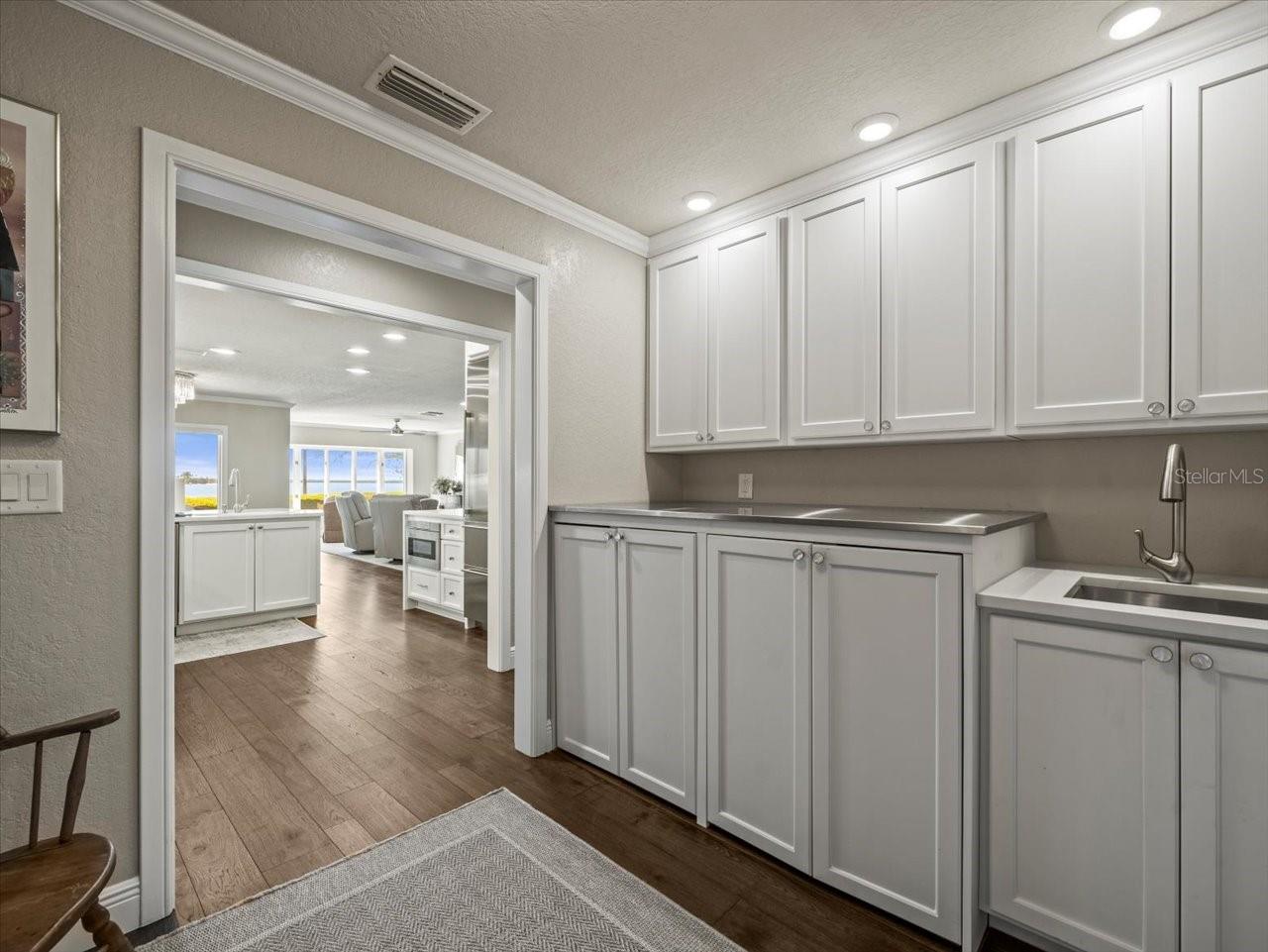 2087 EDGEWATER DR #C