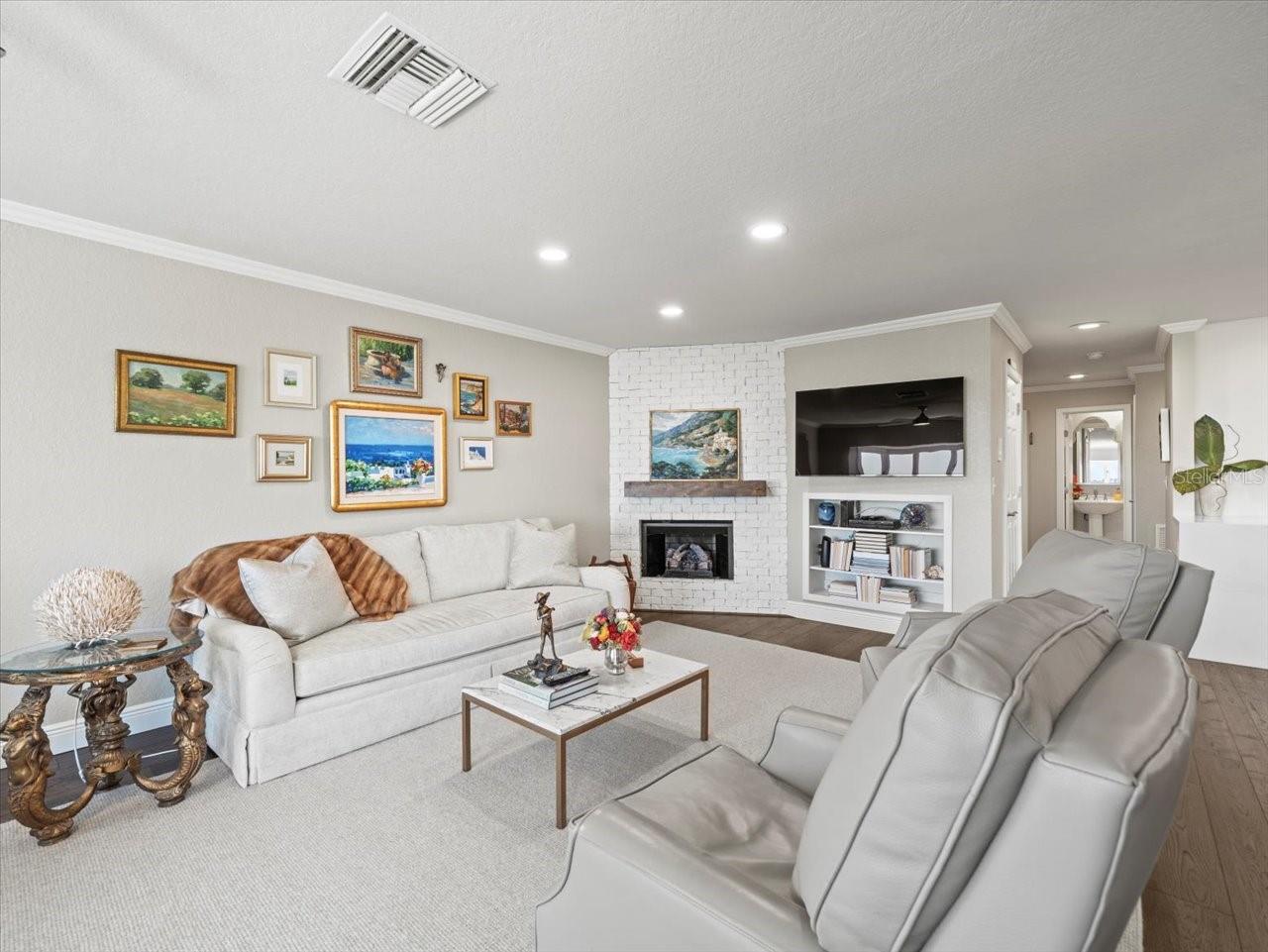 2087 EDGEWATER DR #C