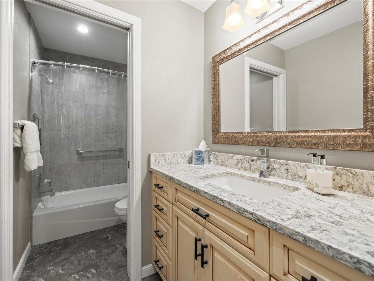 2087 EDGEWATER DR #C