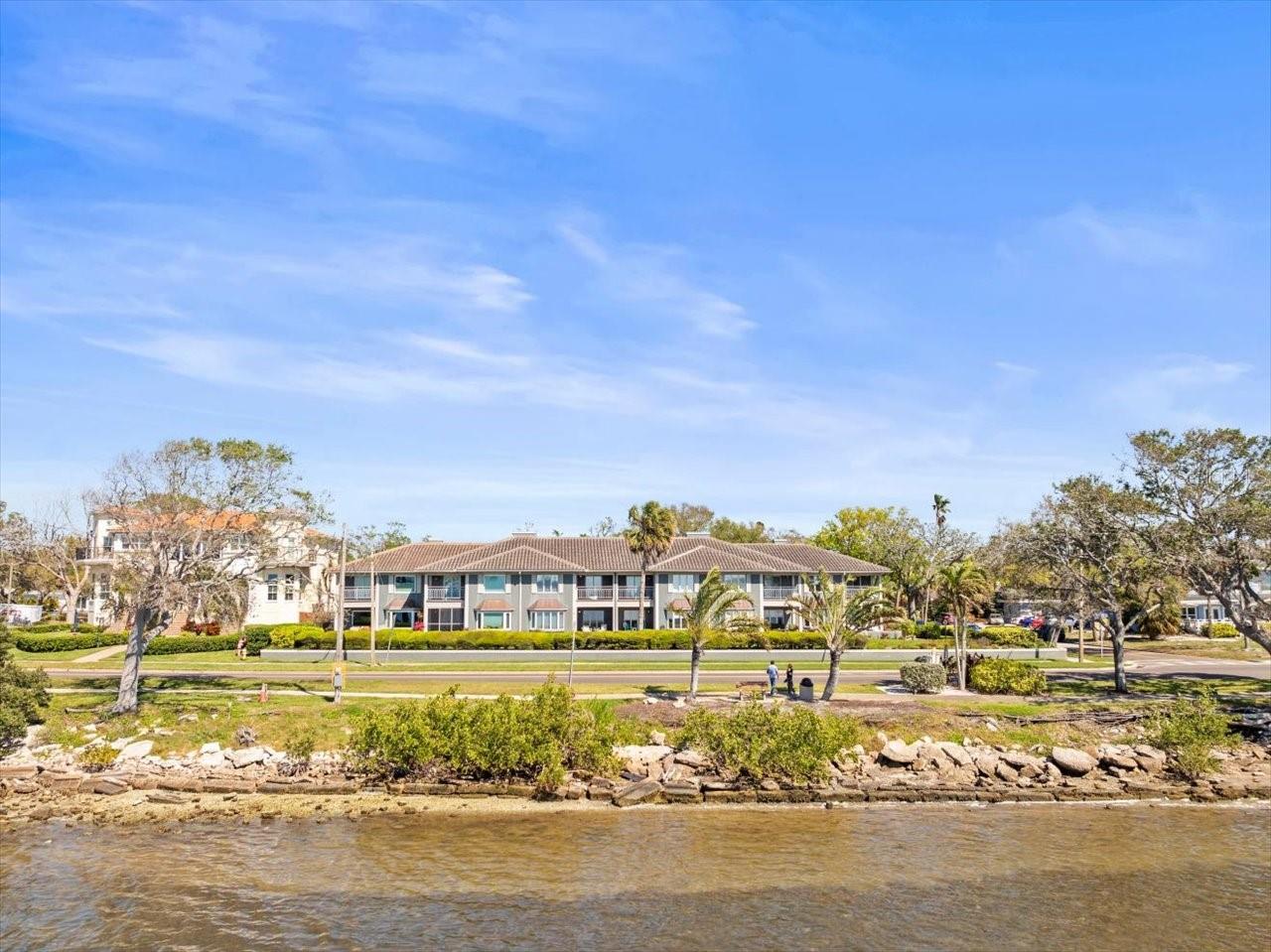 2087 EDGEWATER DR #C